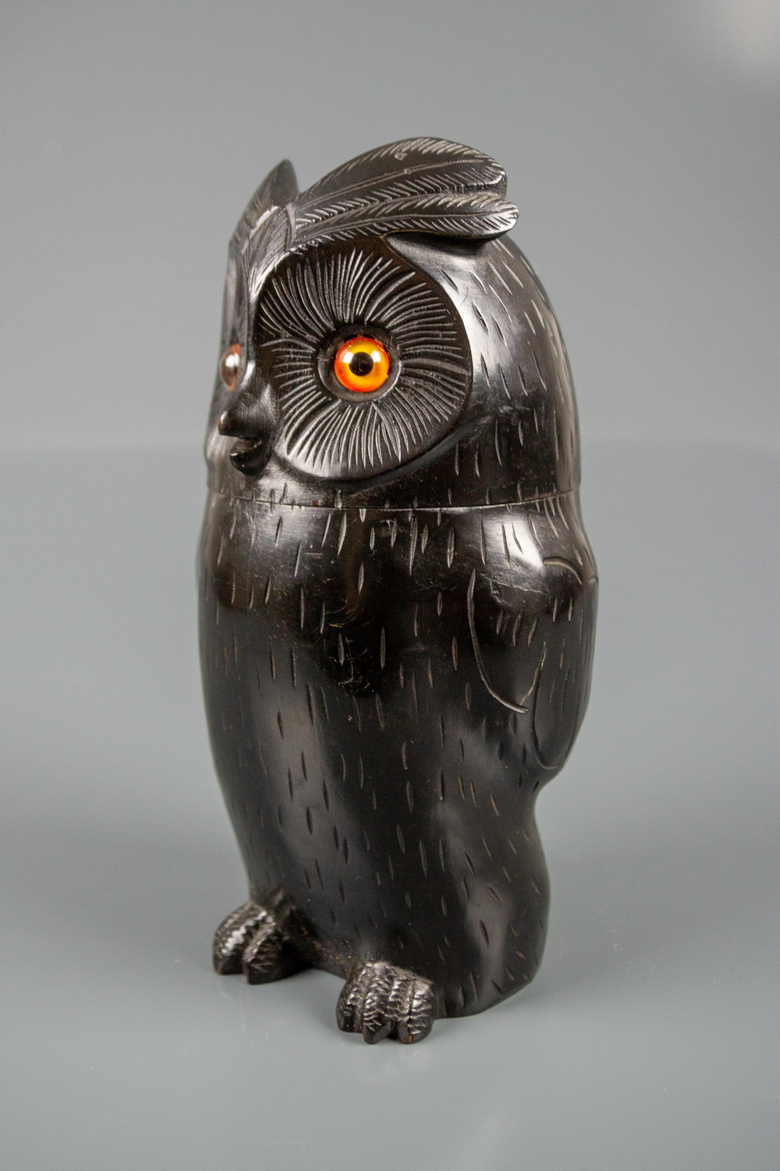 Beautiful German Black Forest style hand carved trinket box or tea caddy made in the shape of an owl. The black-colored owl has adorable orange eyes.
Dimensions: Height 25.5 cm / 10.03 in, width 12 cm / 4.72 in, depth 11 cm / 4.33 in.