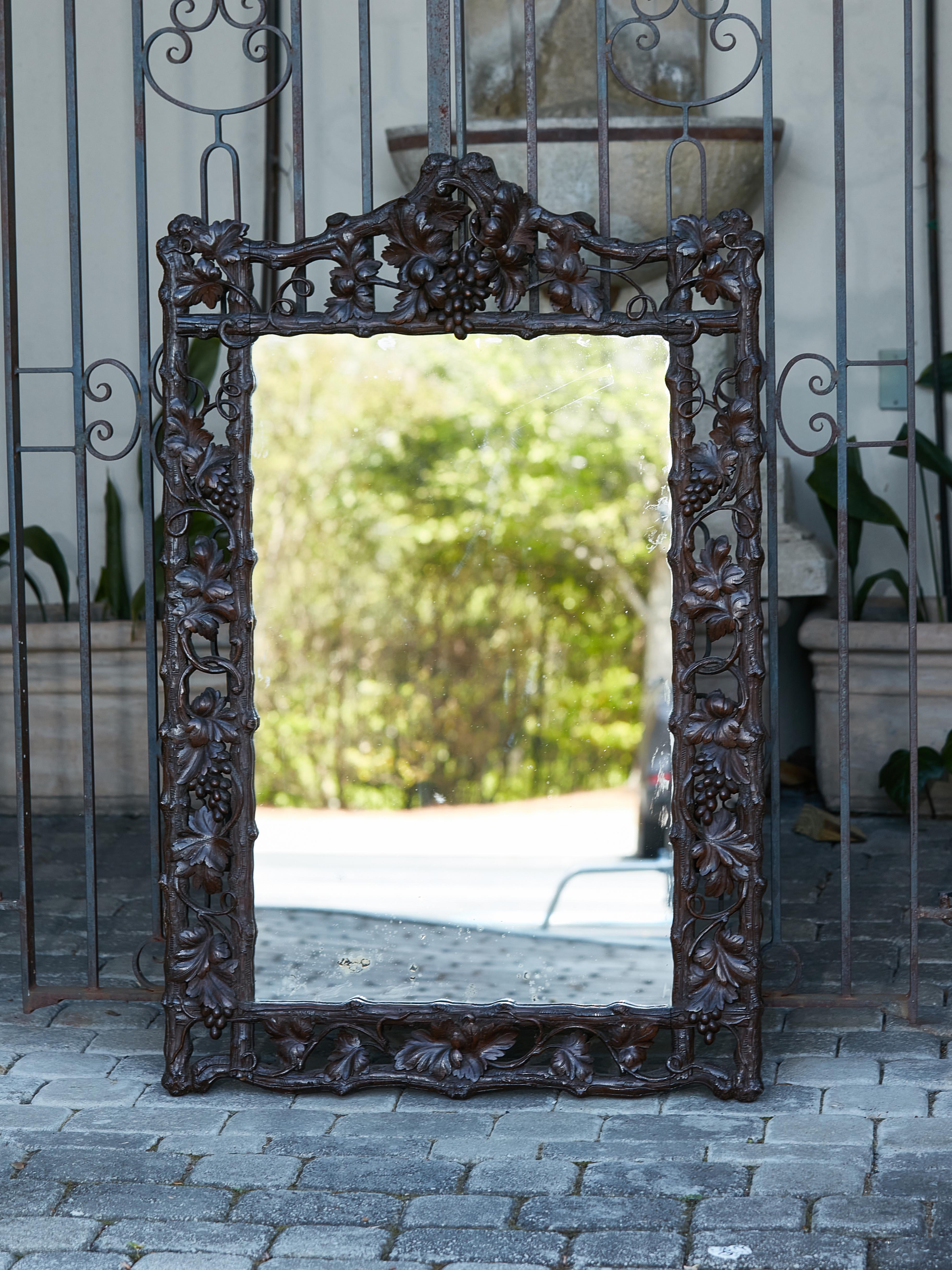 Black Forest Turn of the Century Carved Mirror with Grapevine Motifs, circa 1900 For Sale 10