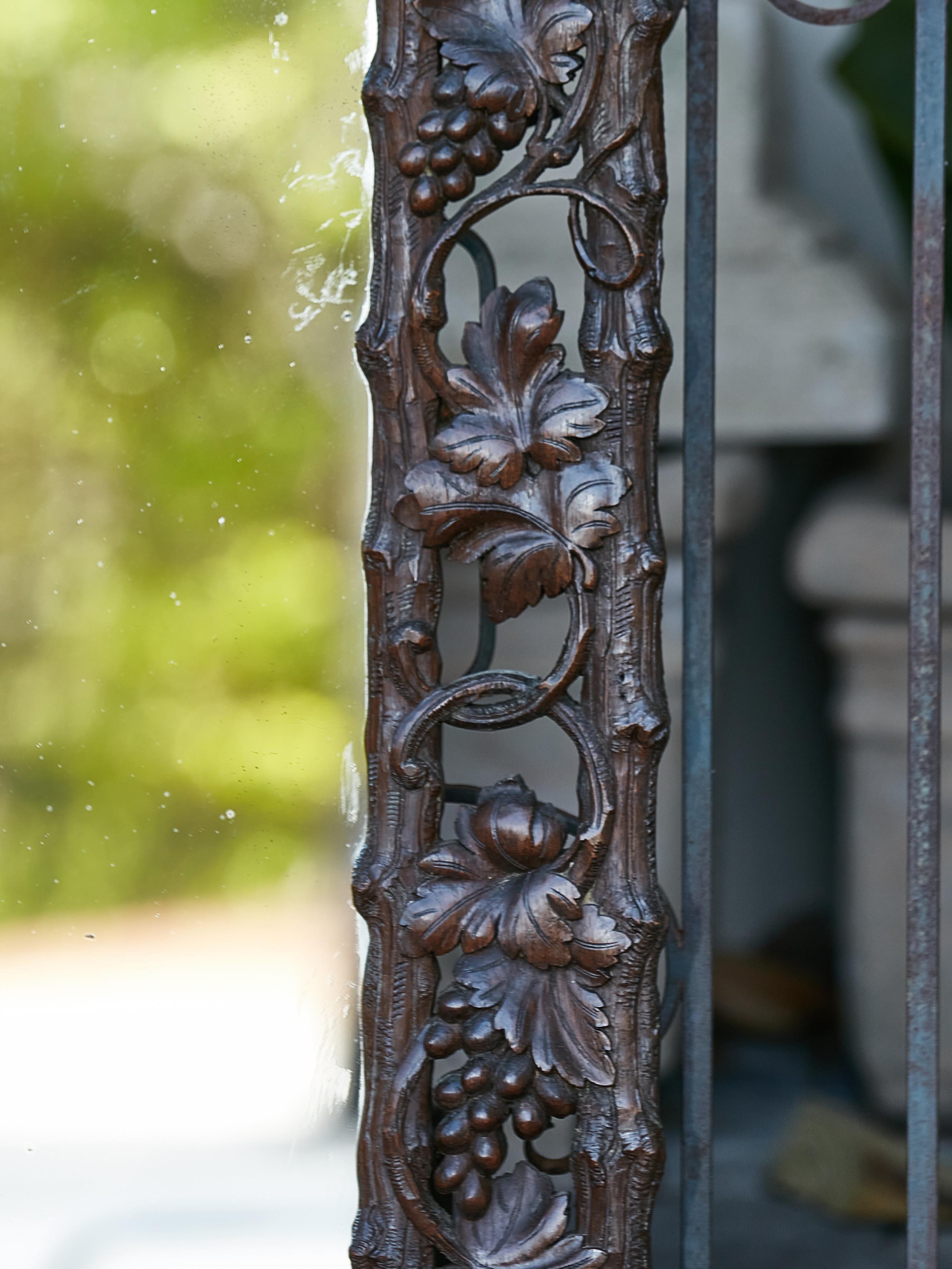 Black Forest Turn of the Century Carved Mirror with Grapevine Motifs, circa 1900 2