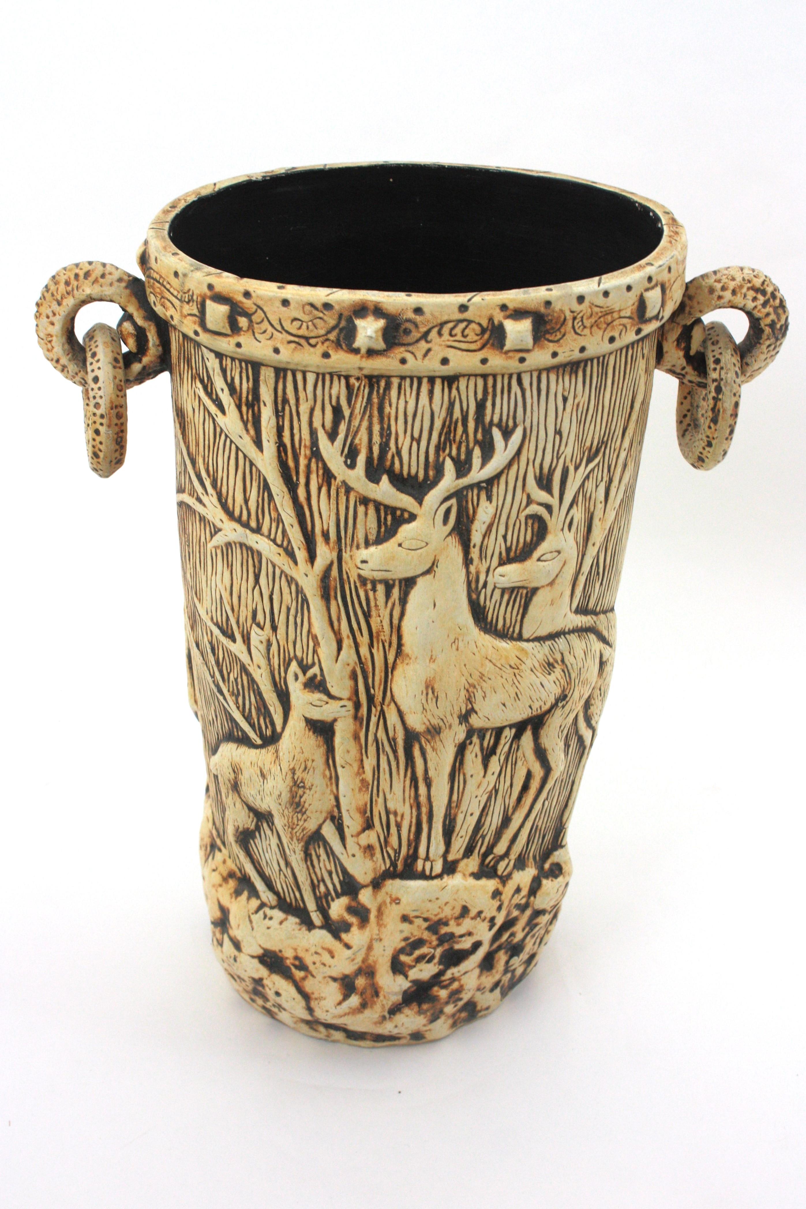 Paragüero Black Forest de terracota blanca con motivo de ciervos, Francia años 50 en venta 3