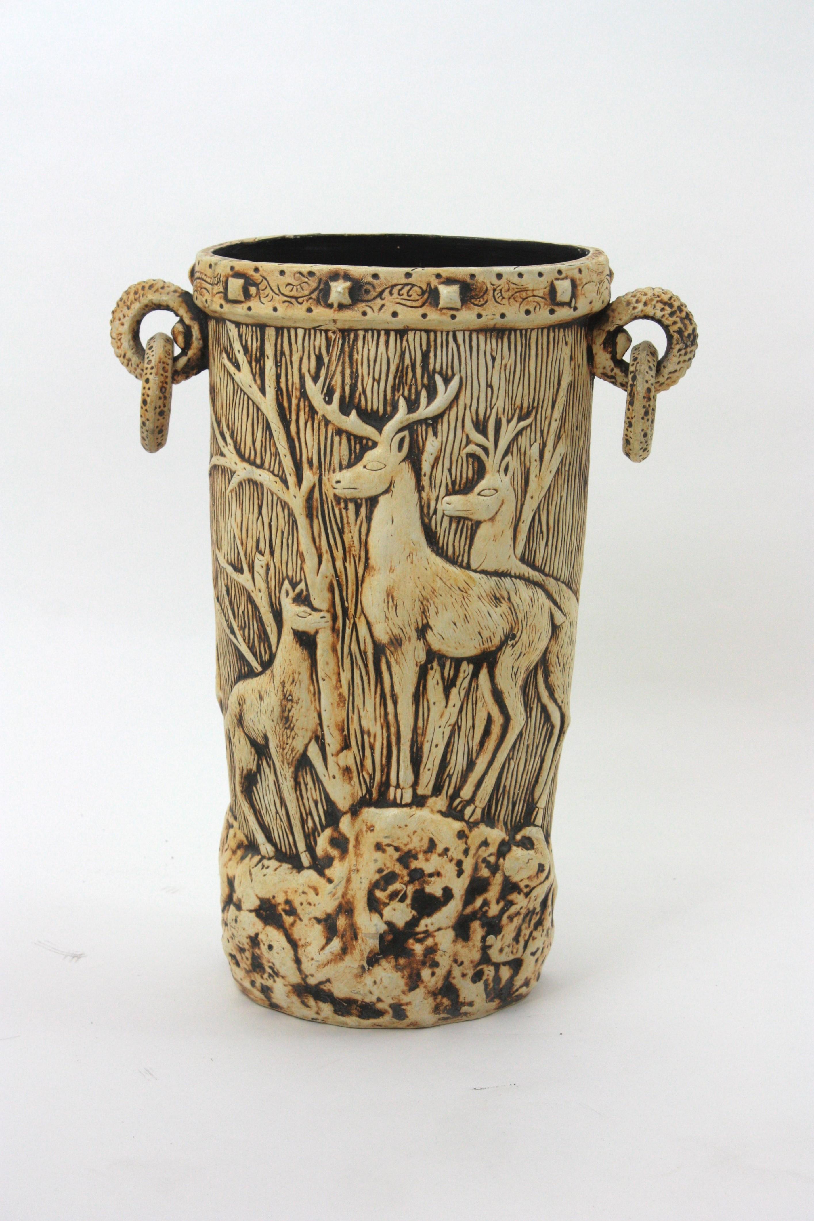 Paragüero Black Forest de terracota blanca con motivo de ciervos, Francia años 50 en venta 7