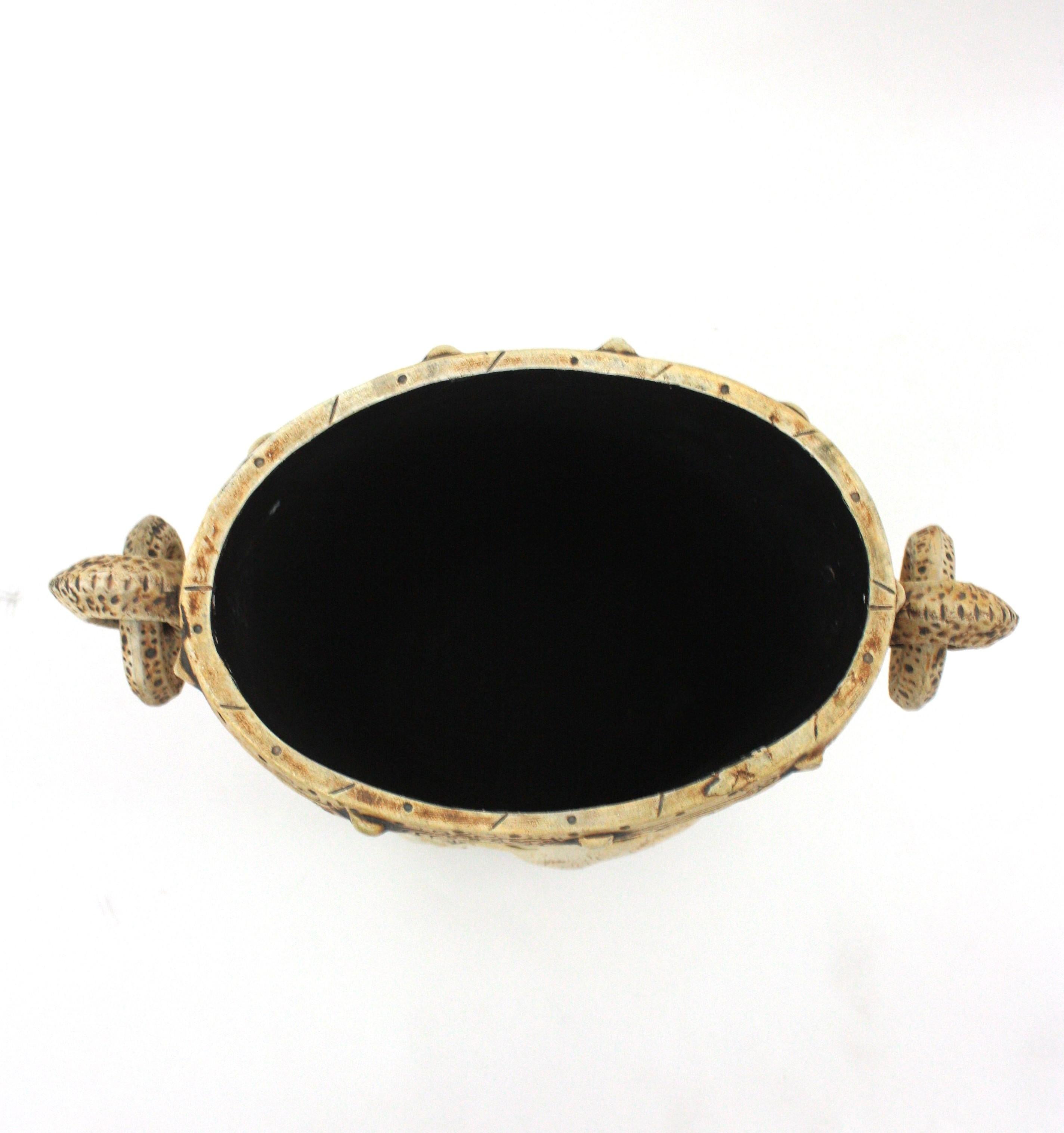 Paragüero Black Forest de terracota blanca con motivo de ciervos, Francia años 50 en venta 9