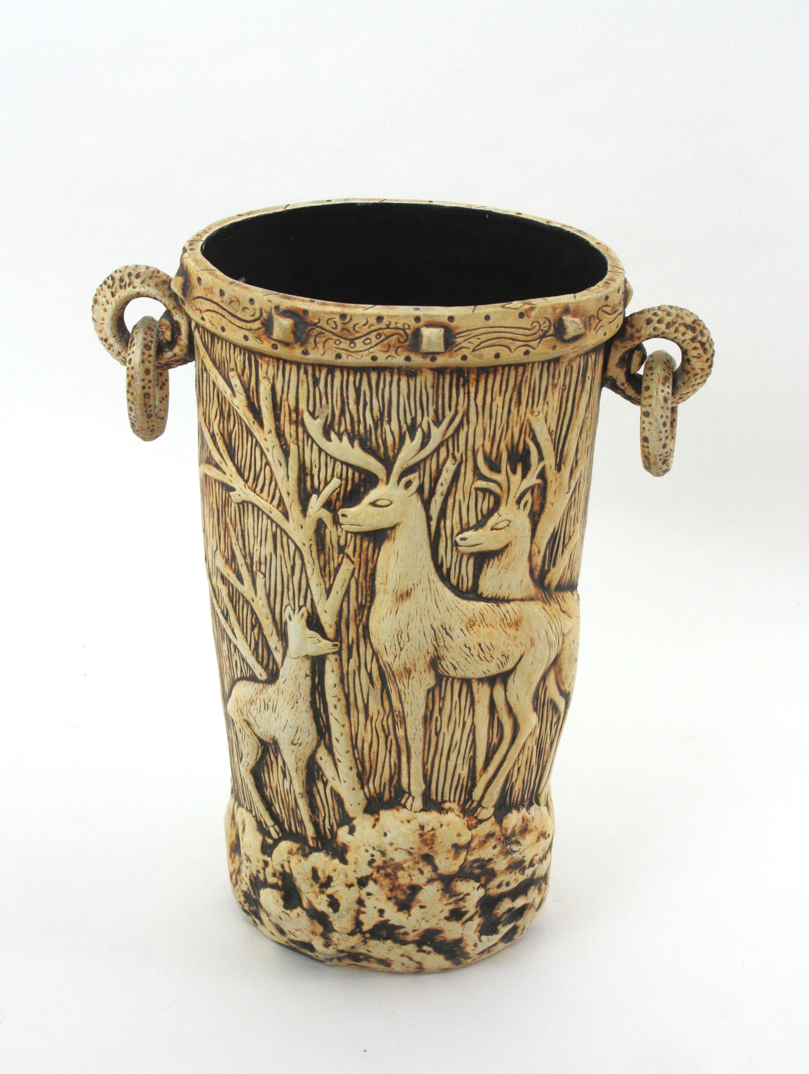 Paragüero Black Forest de terracota blanca con motivo de ciervos, Francia años 50 Francés en venta