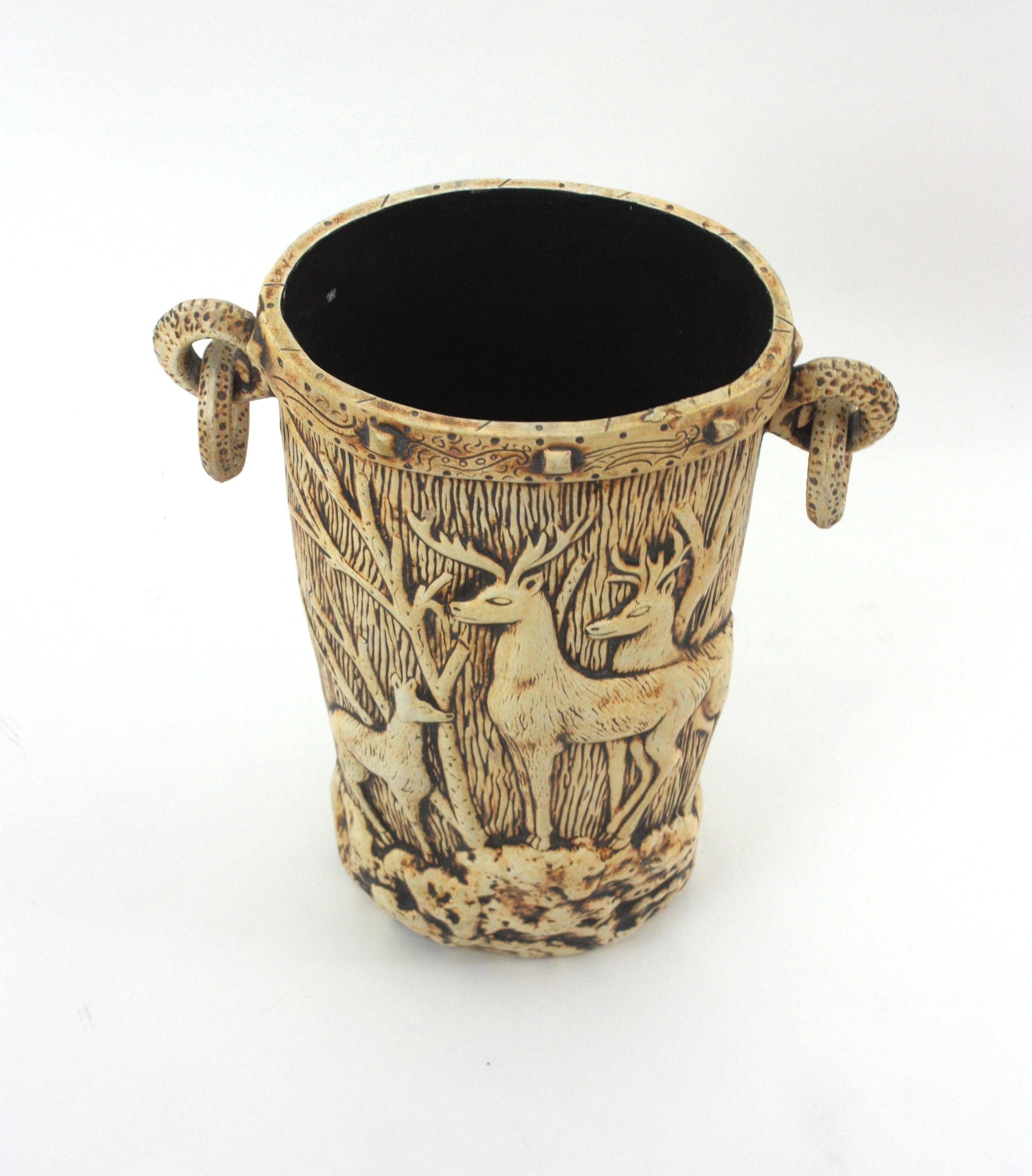 Paragüero Black Forest de terracota blanca con motivo de ciervos, Francia años 50 en Bueno estado para la venta en Barcelona, ES