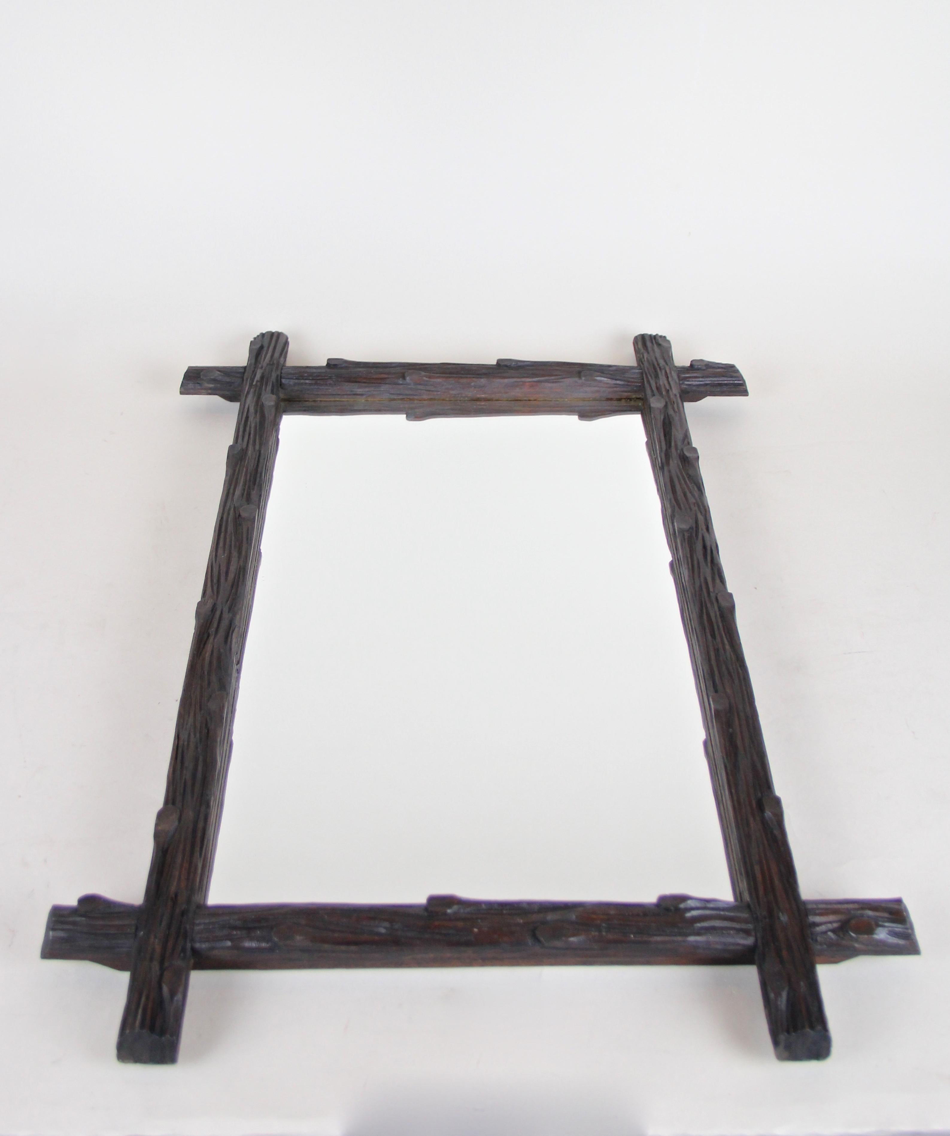 Bois Miroir mural de la Forêt-Noire sculpté à la main:: Autriche:: vers 1880 en vente