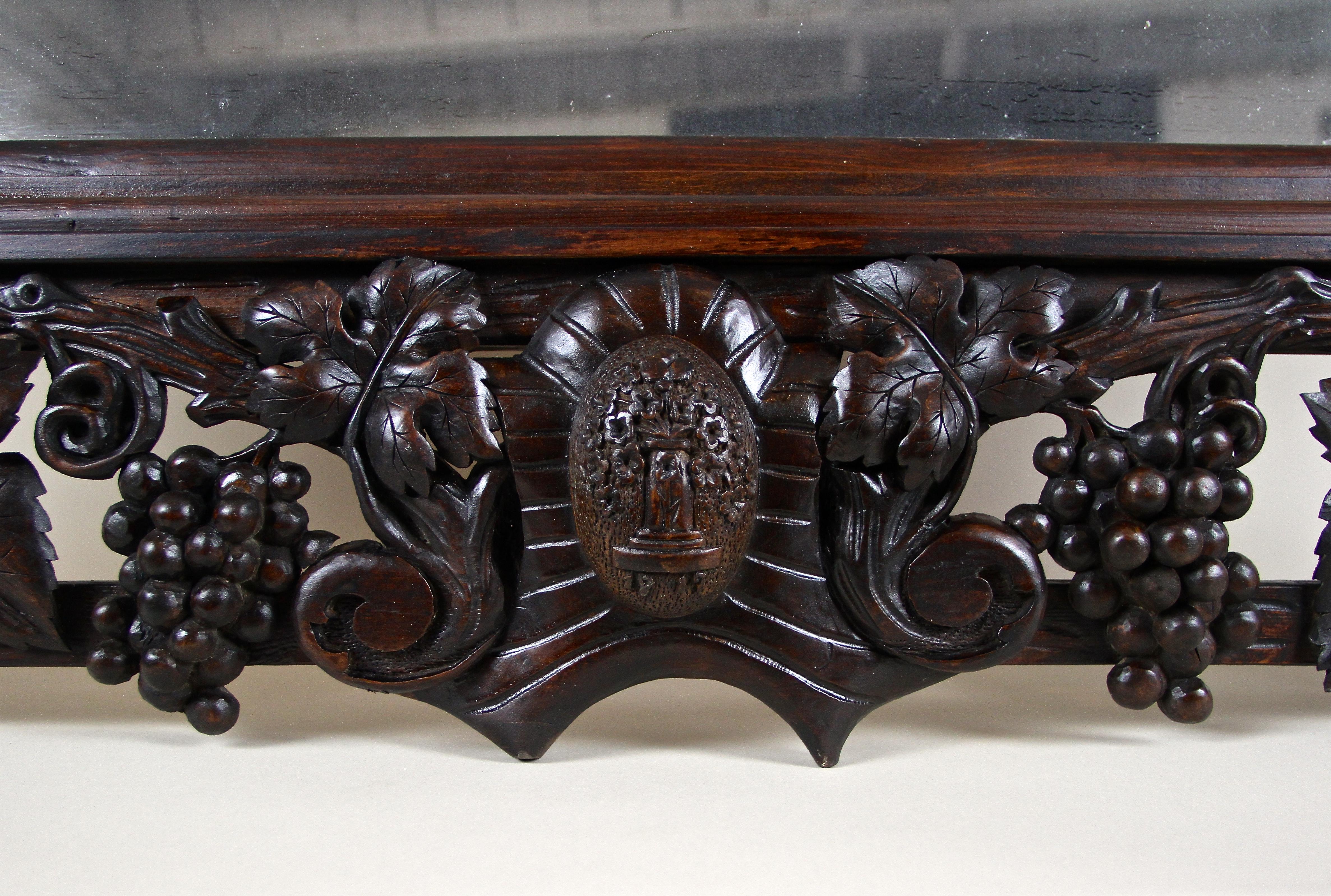 Black Forest Wall Mirror with Grapes and Leaves Hand Carved, Austria Dated 1919 For Sale 4