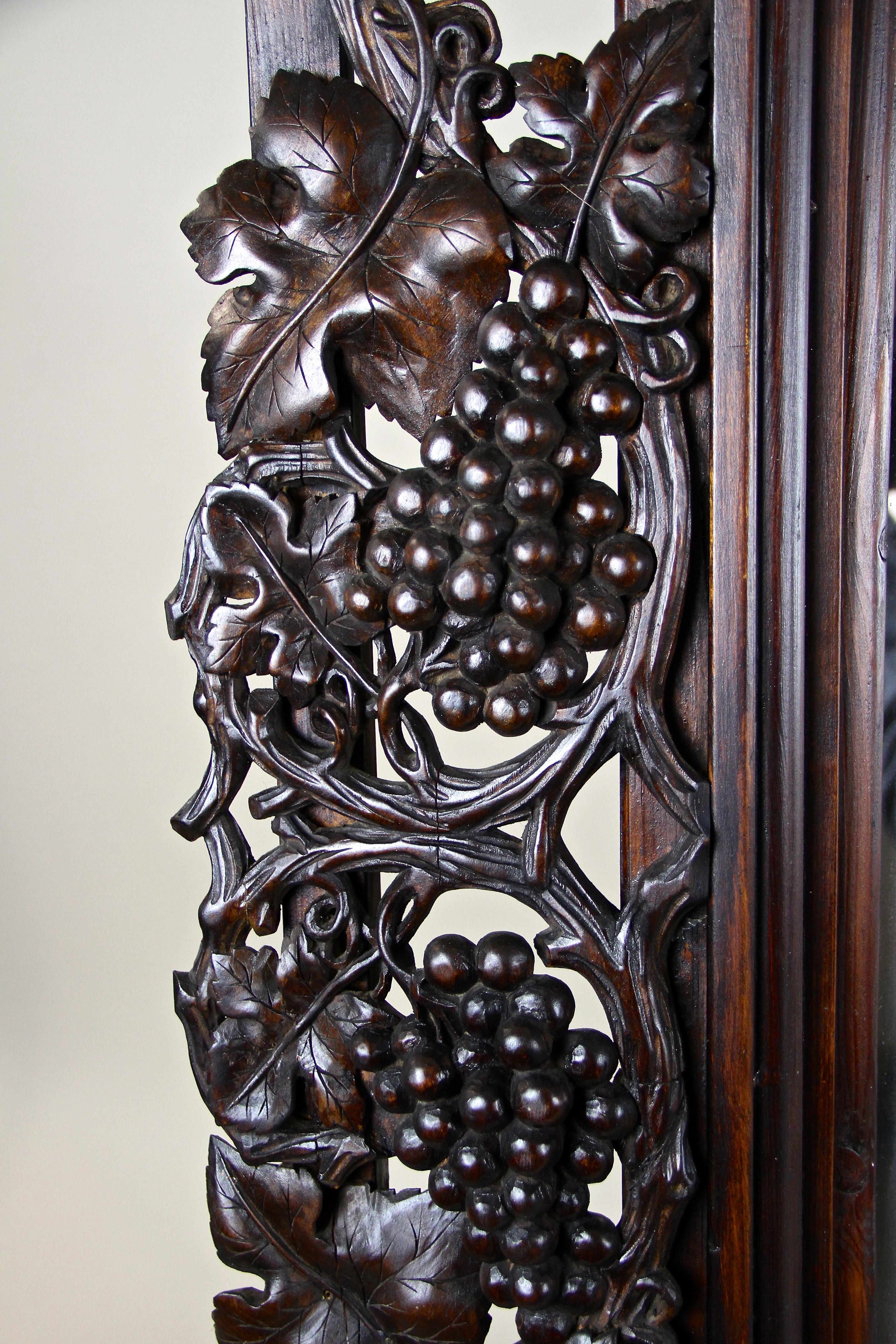 Black Forest Wall Mirror with Grapes and Leaves Hand Carved, Austria Dated 1919 For Sale 10