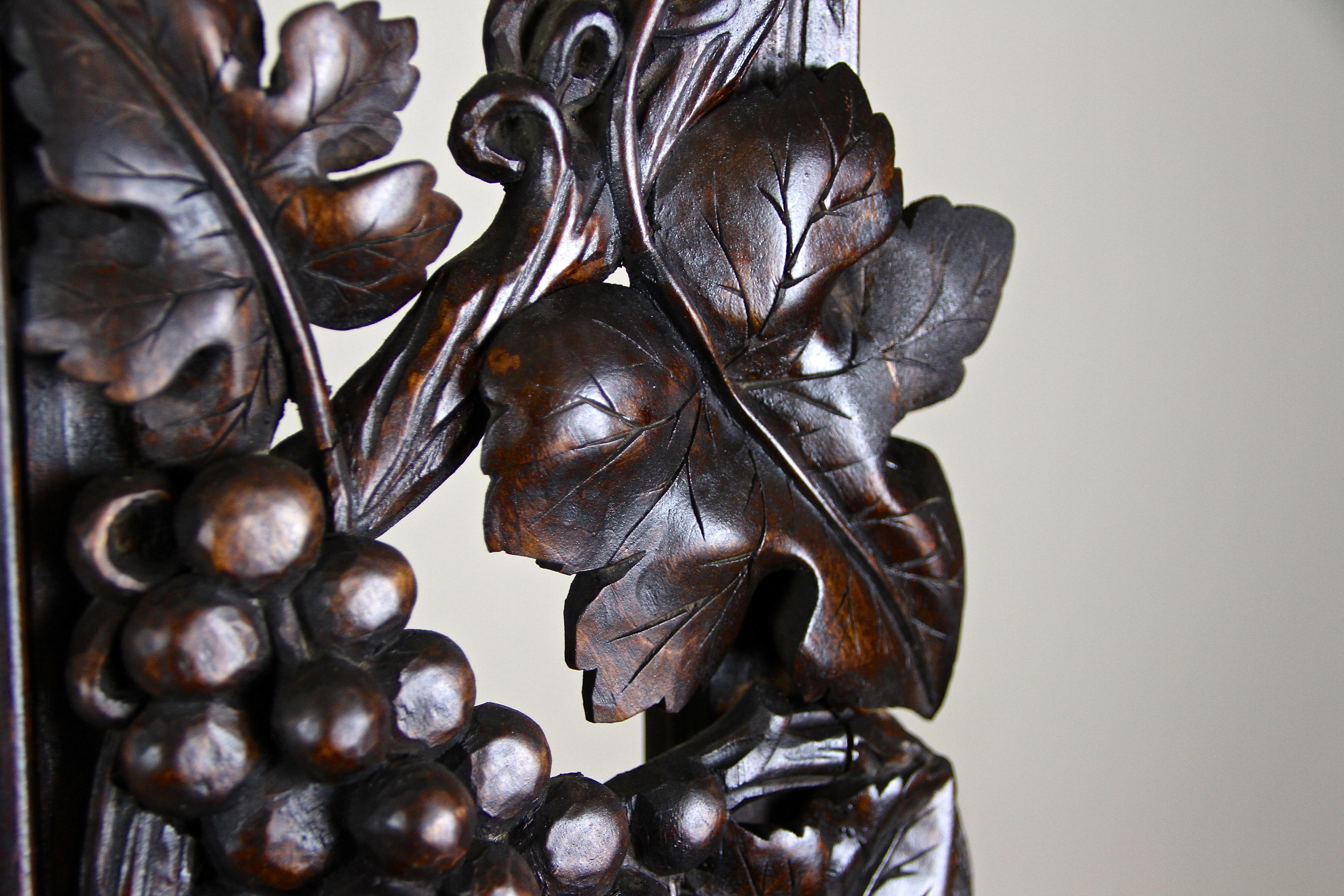 Black Forest Wall Mirror with Grapes and Leaves Hand Carved, Austria Dated 1919 For Sale 2