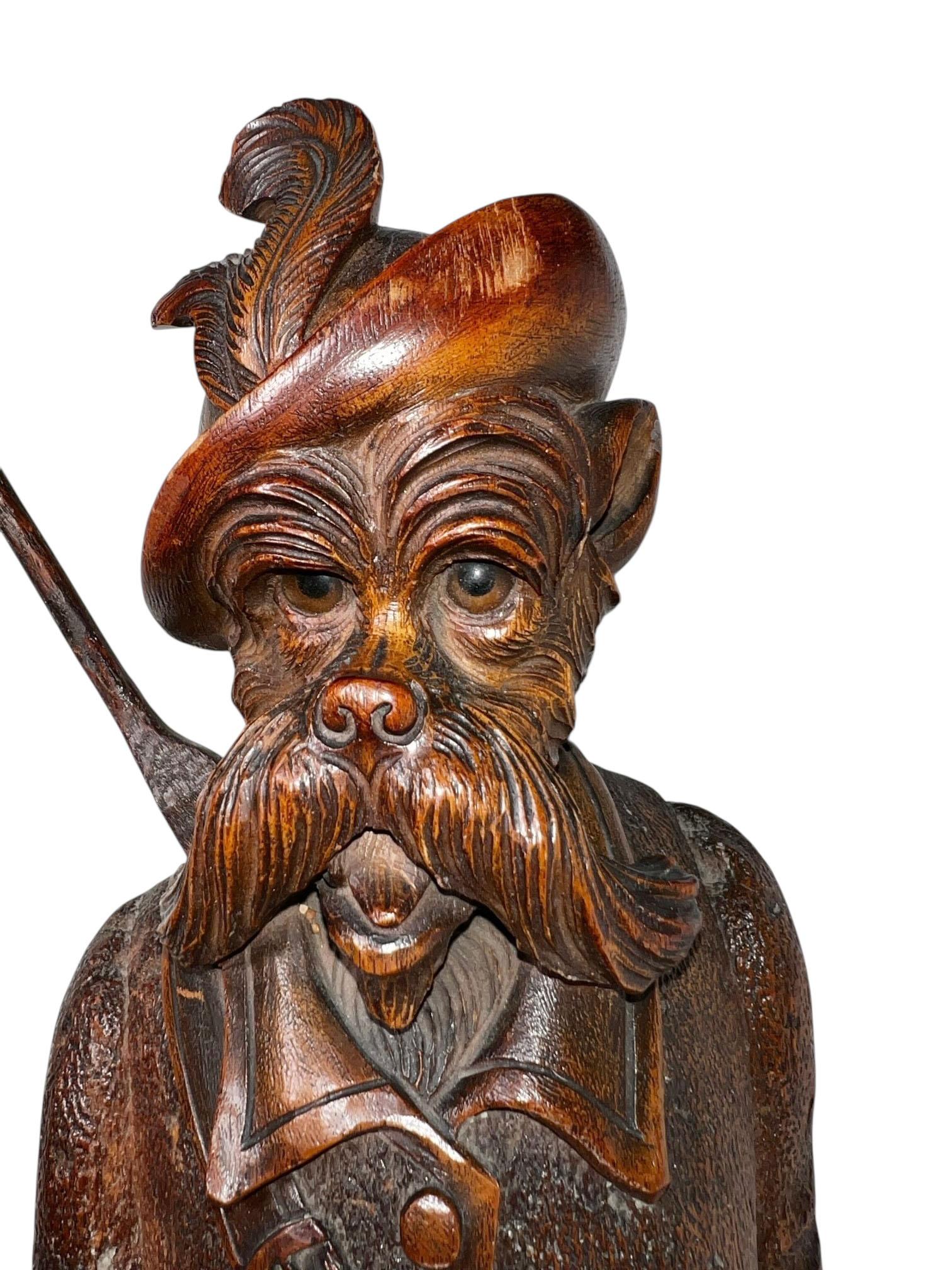 Allemand Boîte à musique pour renard en bois sculpté Black Forest avec yeux en verre en vente