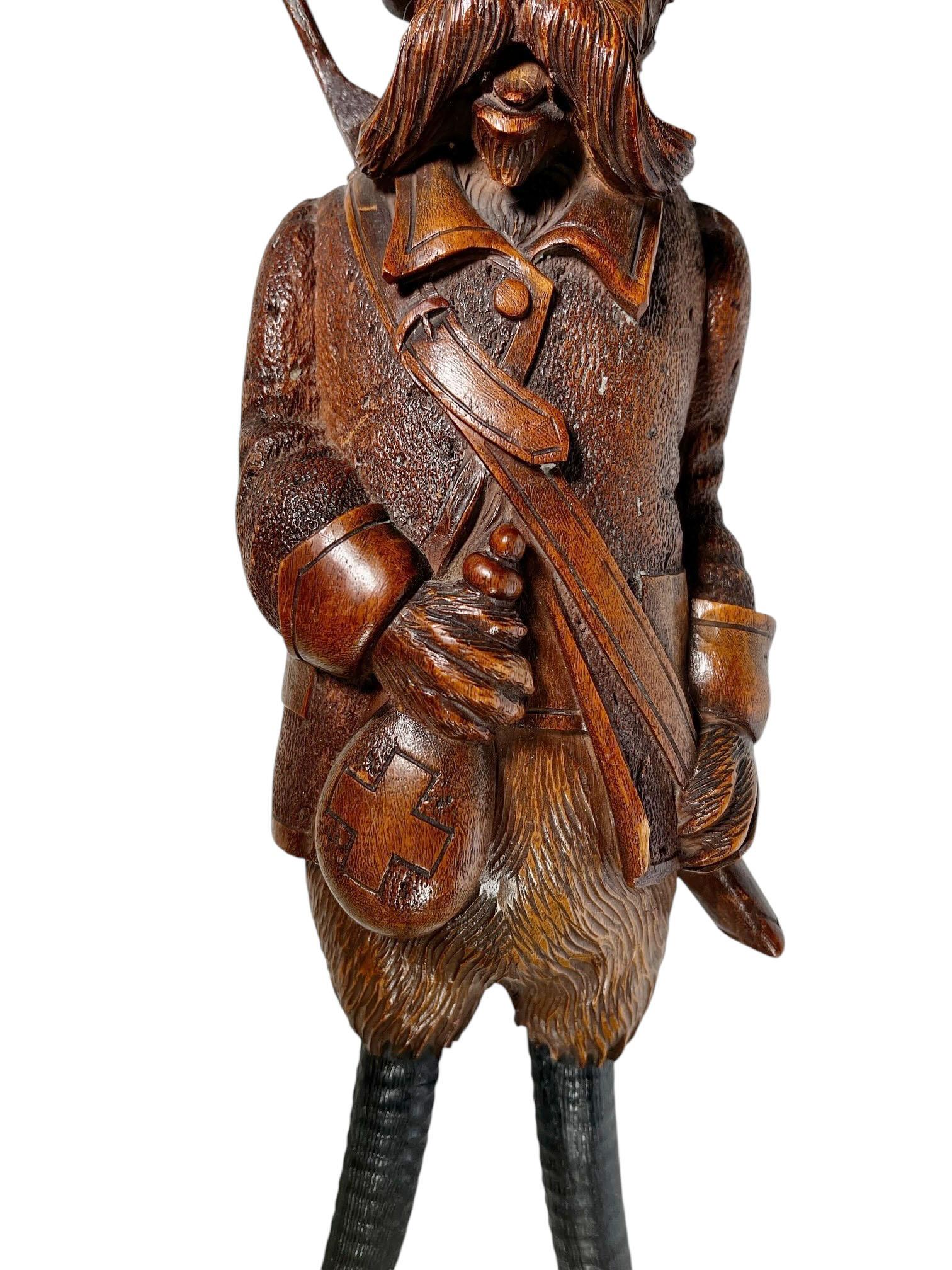 Boîte à musique pour renard en bois sculpté Black Forest avec yeux en verre Bon état - En vente à Dallas, TX