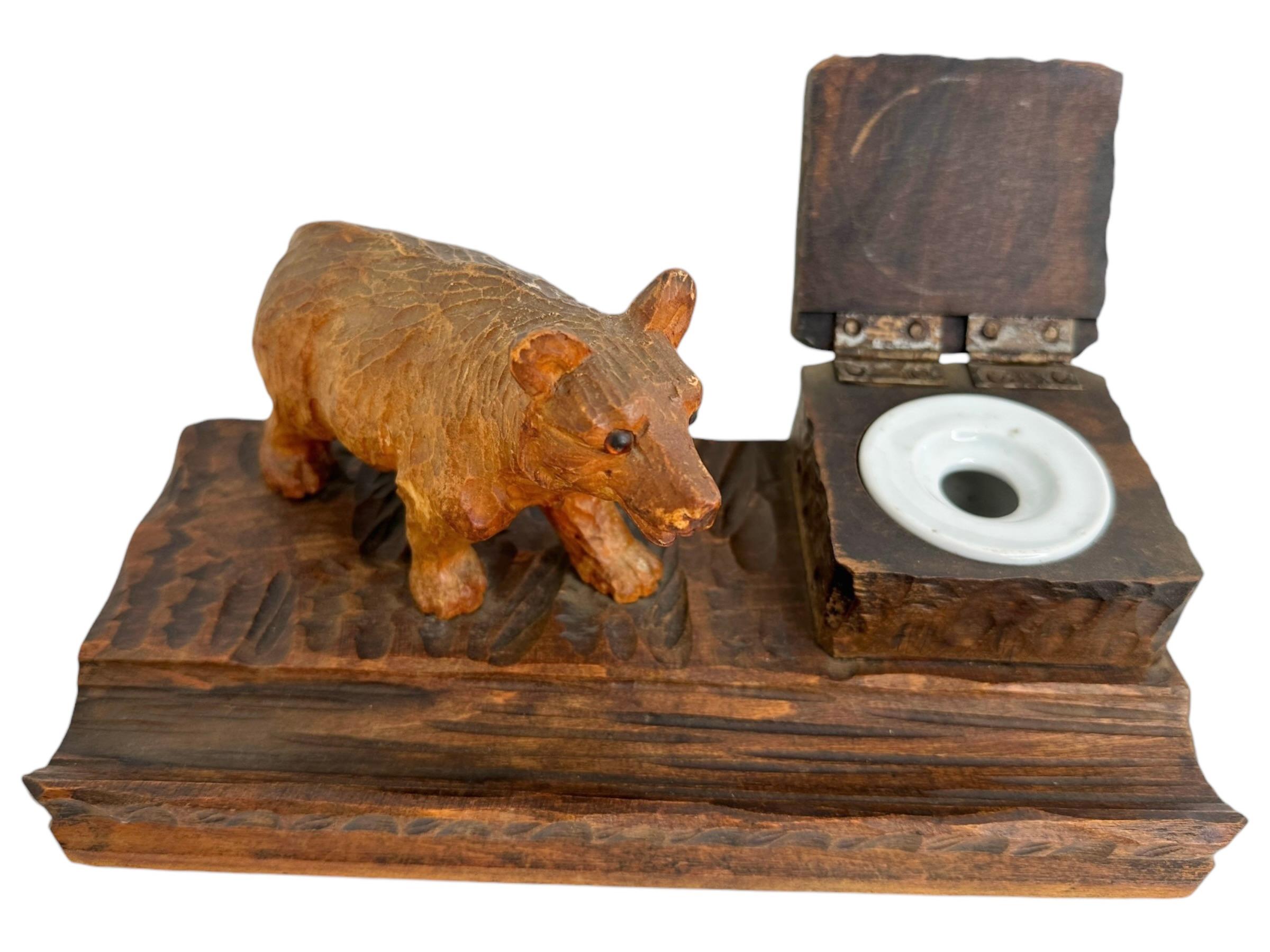 Black Forest Madera Tallada Oso Estatua Tintero Alemán Antiguo 1900s Bosque negro en venta