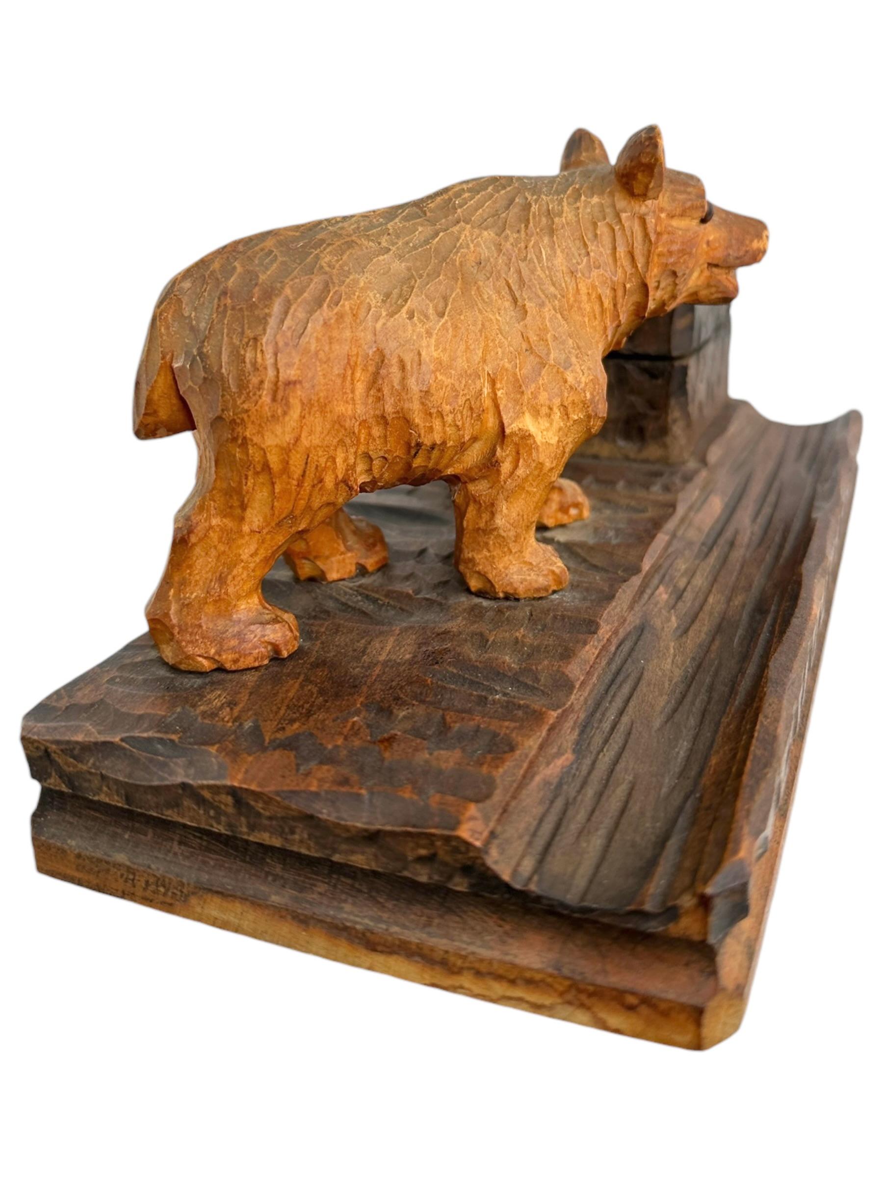 Black Forest Madera Tallada Oso Estatua Tintero Alemán Antiguo 1900s Tallado a mano en venta
