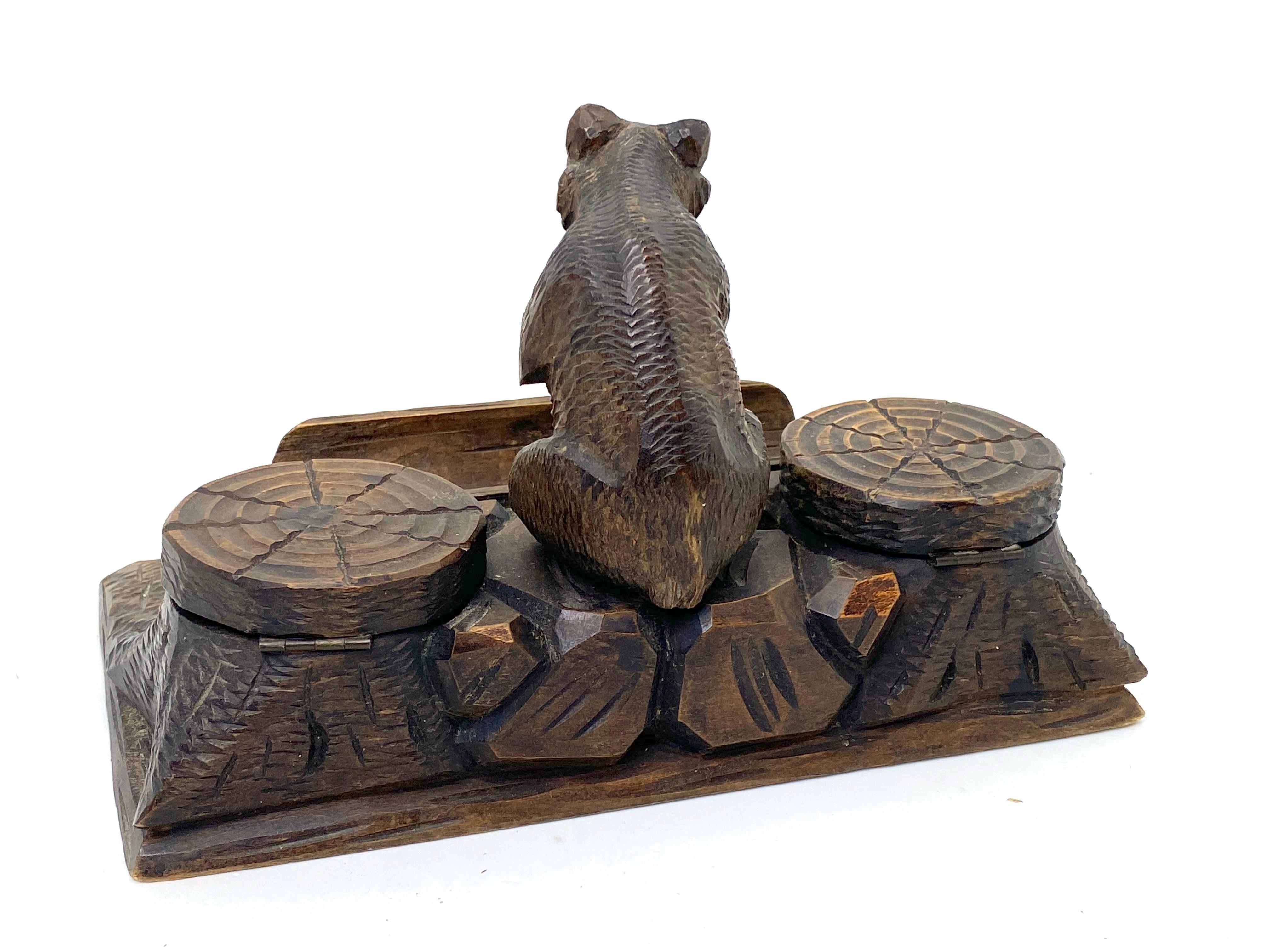 Black Forest Wood Carved Brienz Bear Inkwell German Vintage, 1890s In Good Condition In Nuernberg, DE
