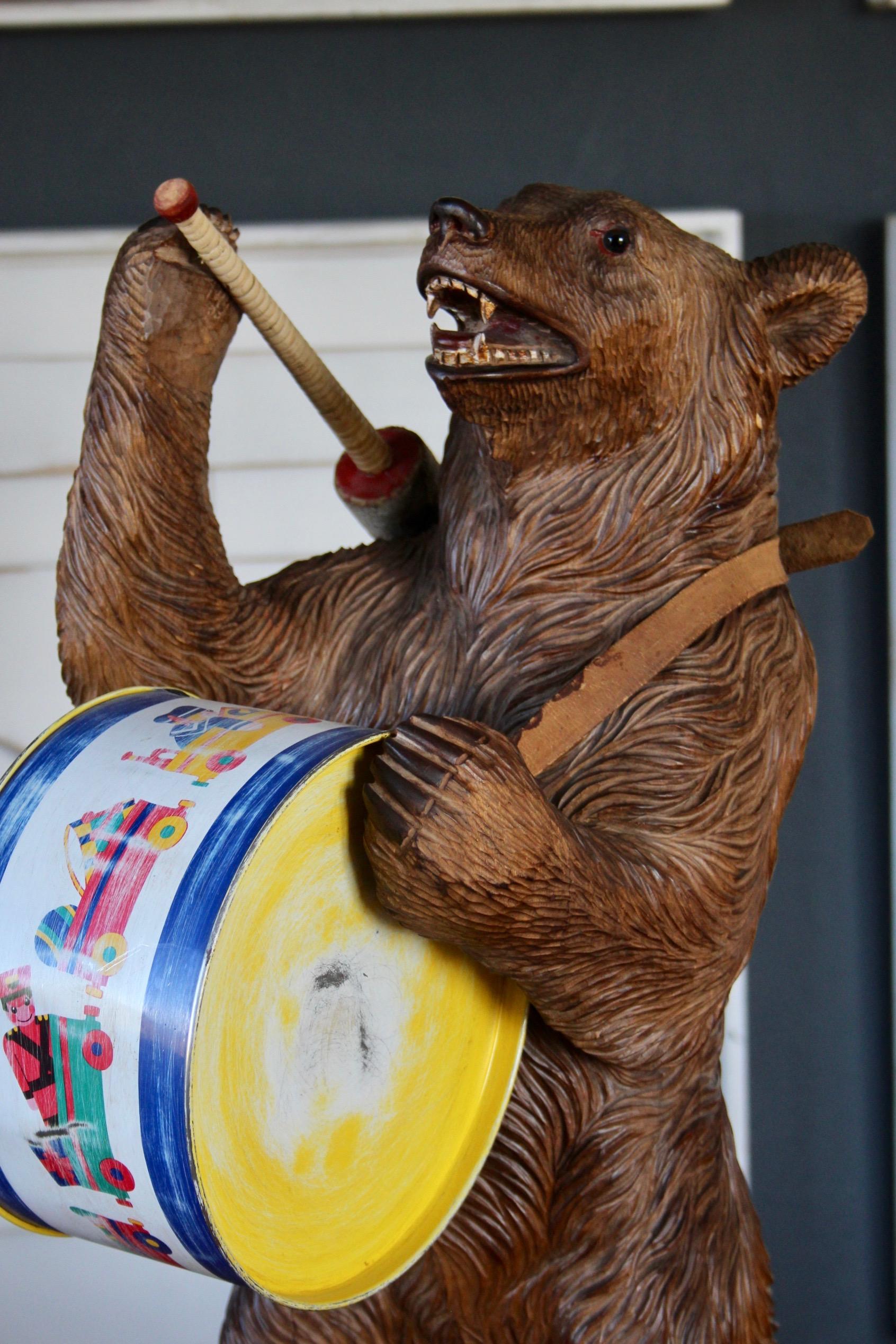 Black Forest Wood Carved Brienz Bear musician Statue For Sale 10