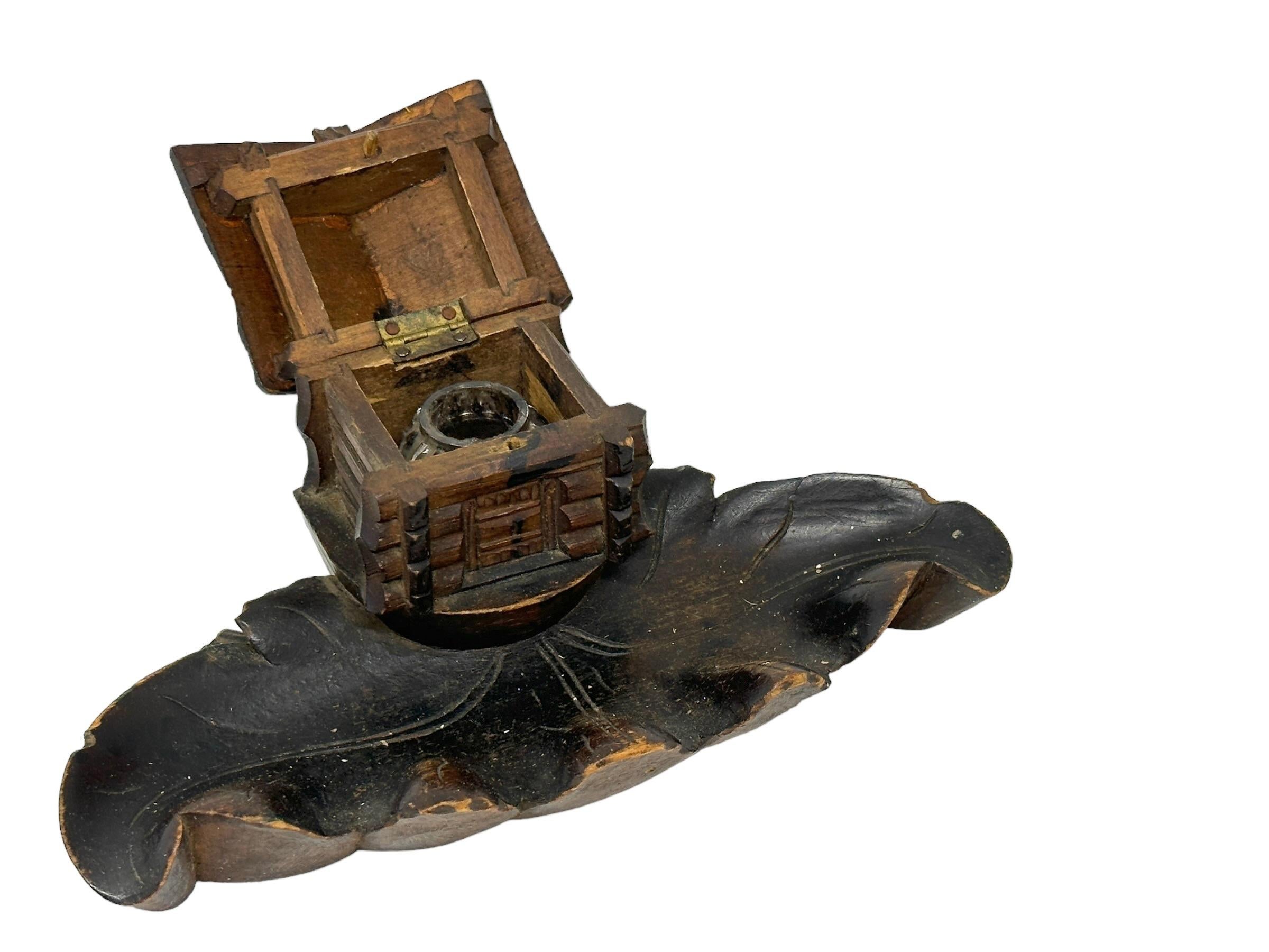 Black Forest Wood Carved Brienz House Inkwell German Vintage, 1890s In Good Condition For Sale In Nuernberg, DE