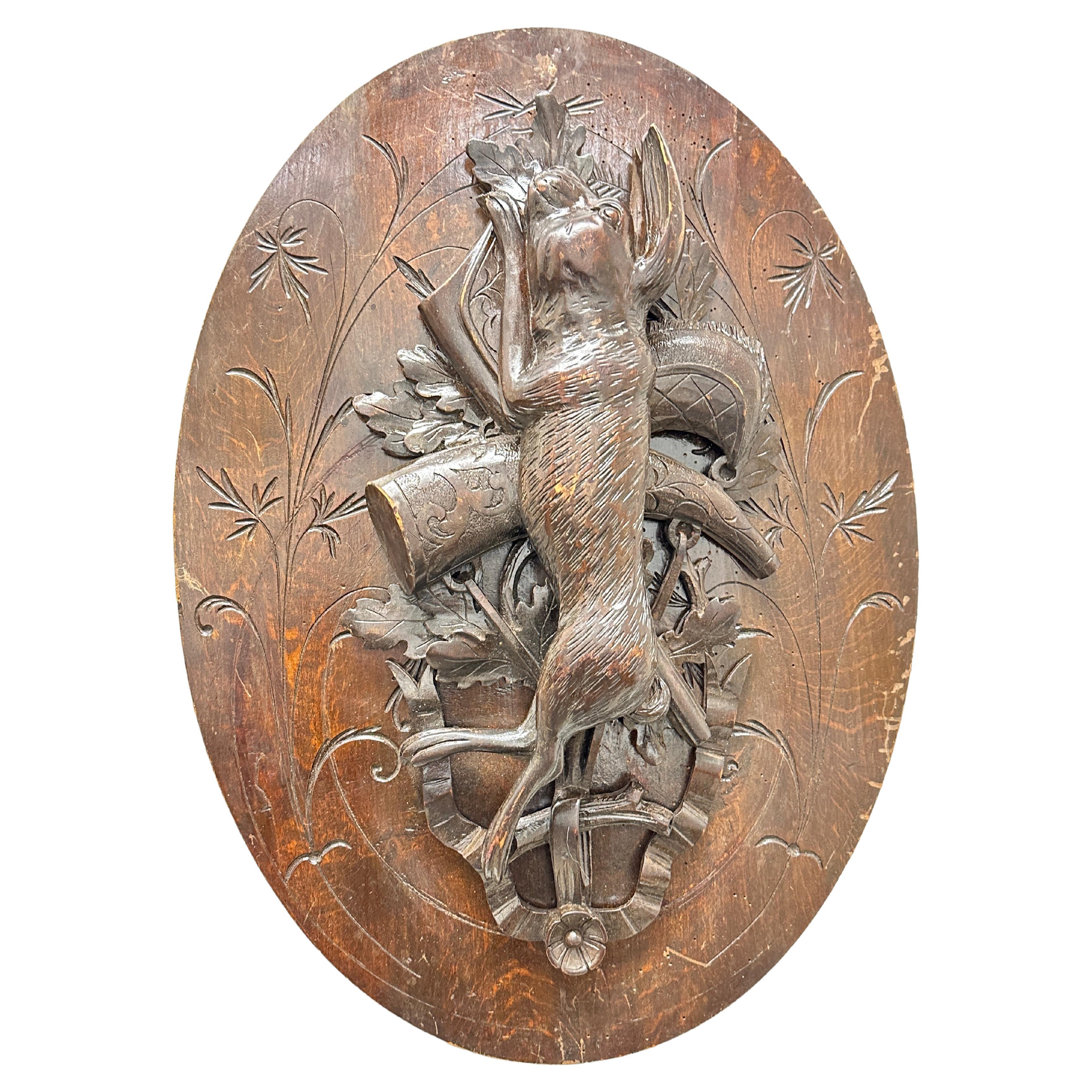 Plaque de chasse ancienne en bois de la Forêt-Noire sculpté de Brienz, années 1890