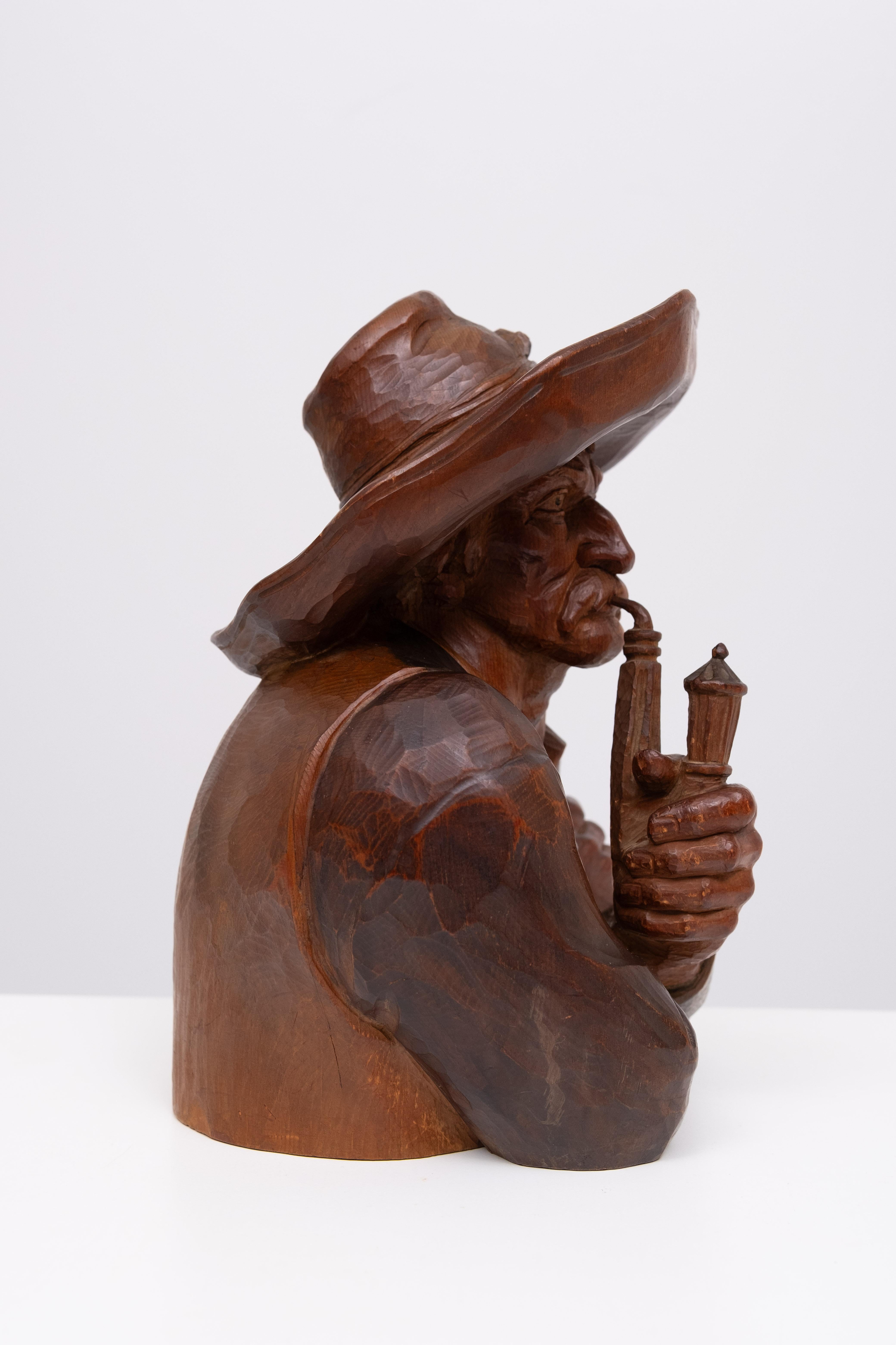 Black Forest Woodcarving  ''Men with pipe''   1923 principios del siglo XX en venta