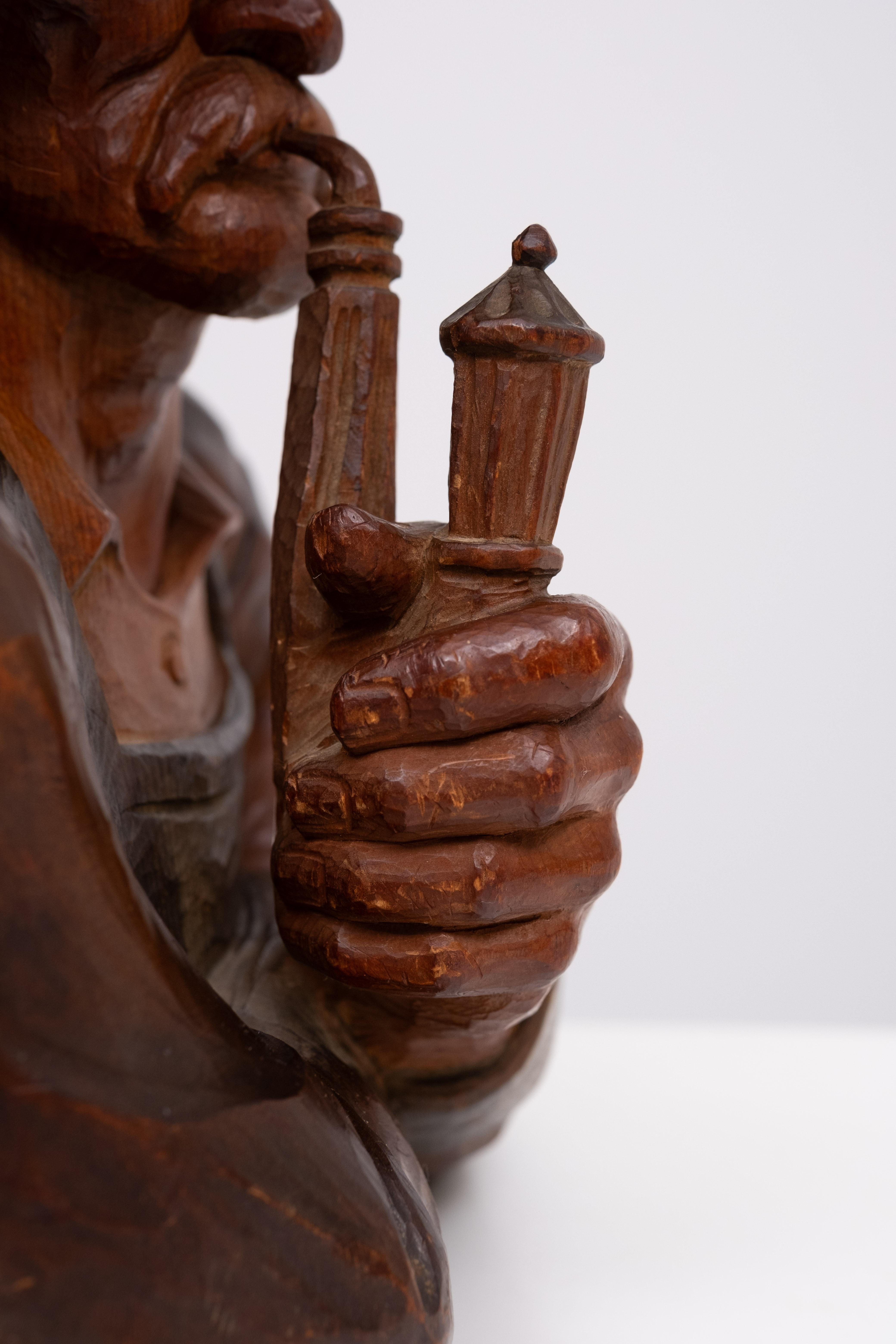 Black Forest Woodcarving  ''Men with pipe''   1923 Peral en venta