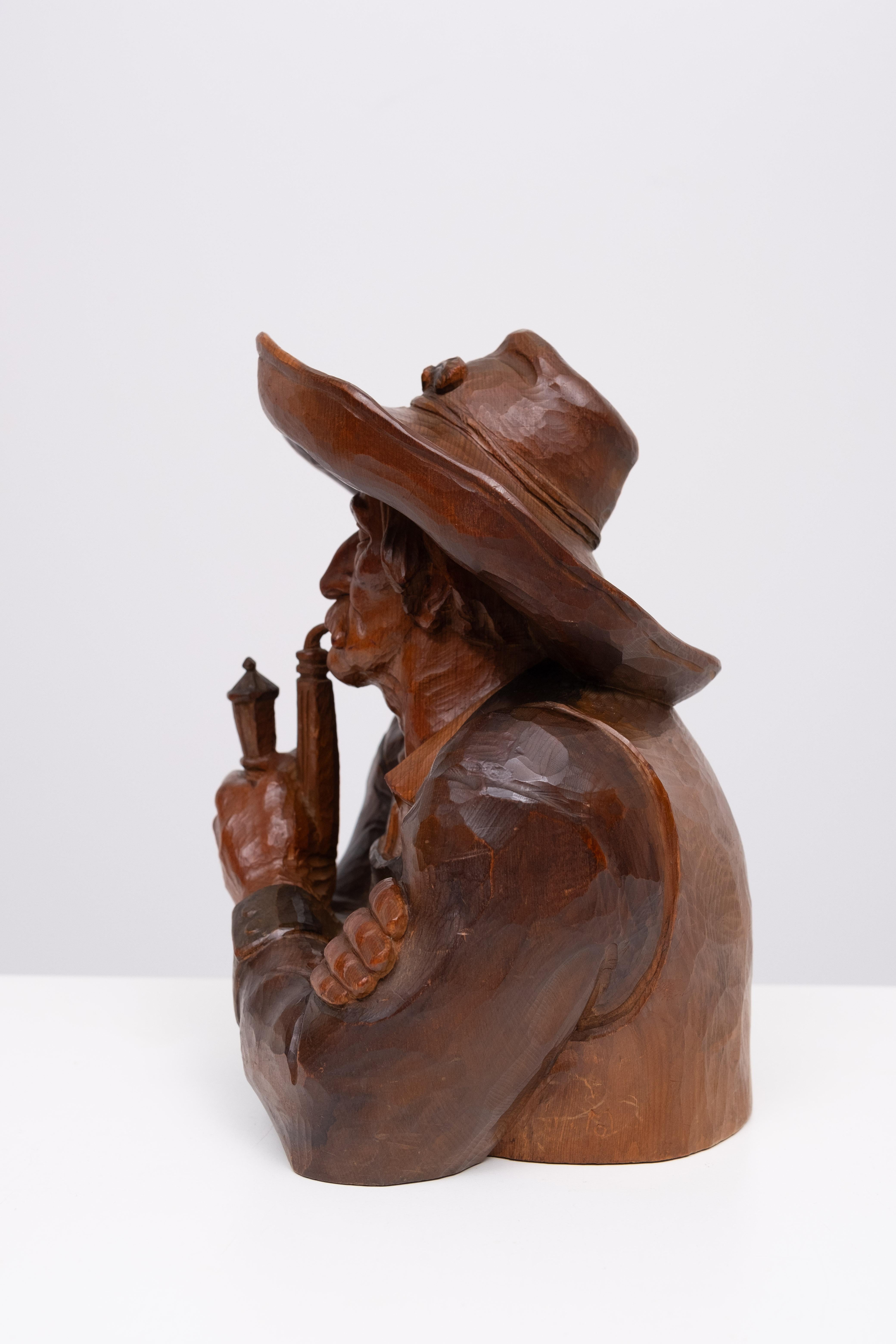 Black Forest Woodcarving  ''Men with pipe''   1923 en venta 2