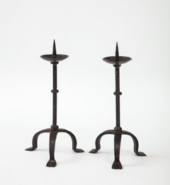 Kerzenständer aus schwarz geschmiedetem, gehämmertem Eisen, Beeren, Frankreich, um 1900