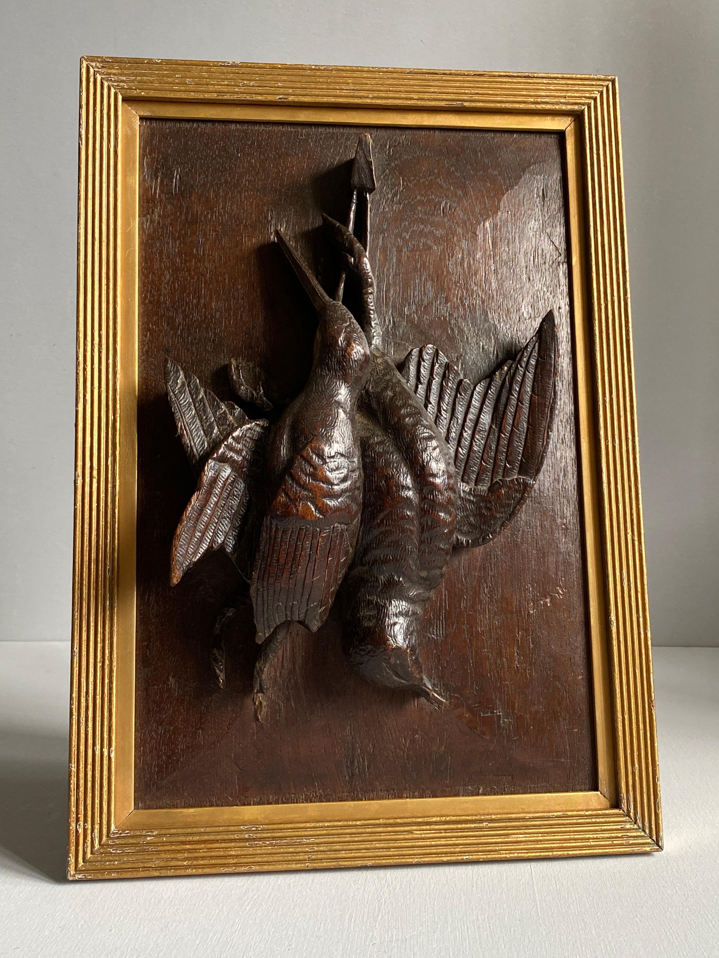 Black Forrest Oak geschnitzt Panel Jagd Wild Vögel Bas-Relief Plaque um 1890 (Schwarzwald) im Angebot
