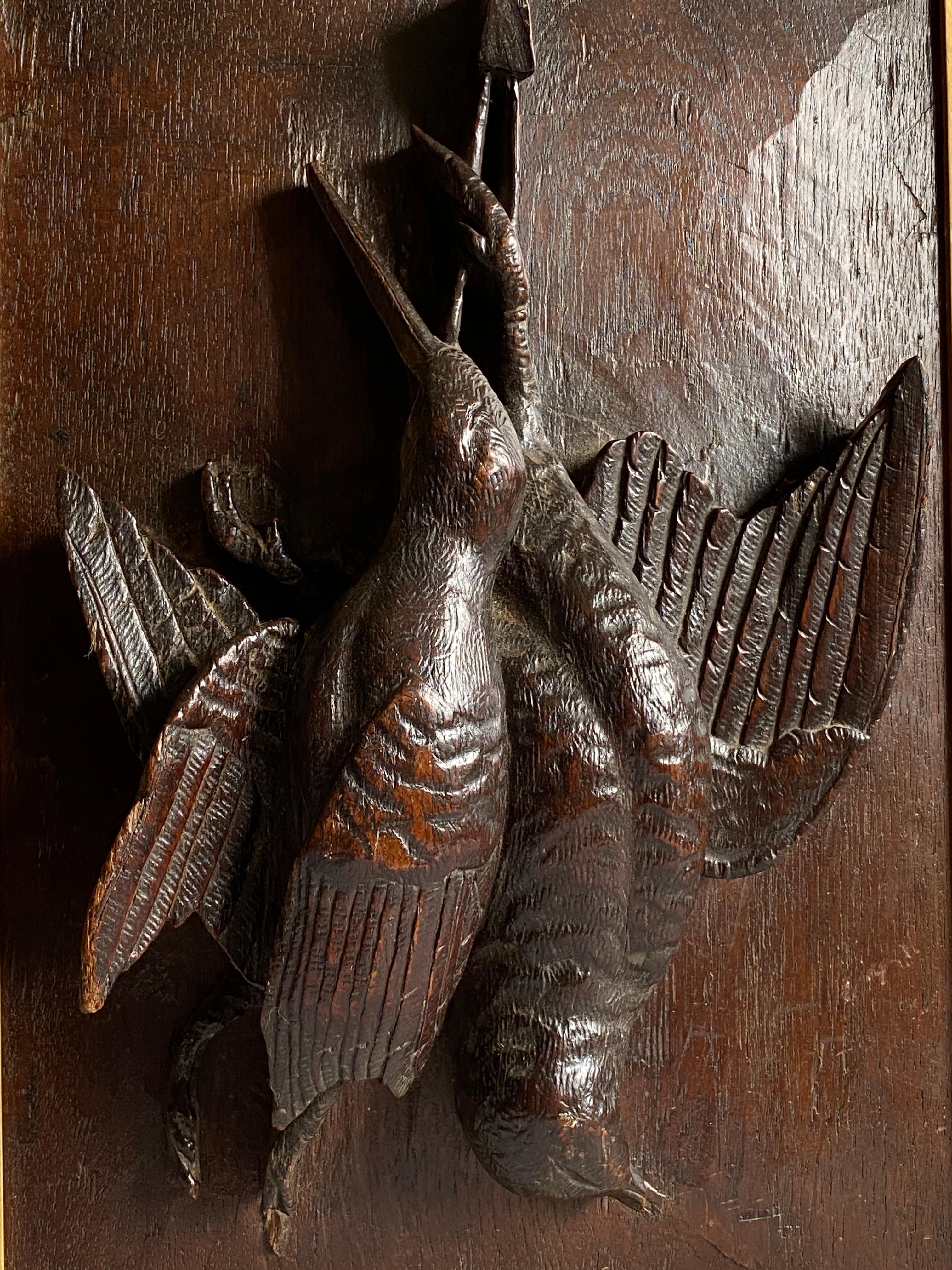 Black Forrest Oak geschnitzt Panel Jagd Wild Vögel Bas-Relief Plaque um 1890 (Handgeschnitzt) im Angebot