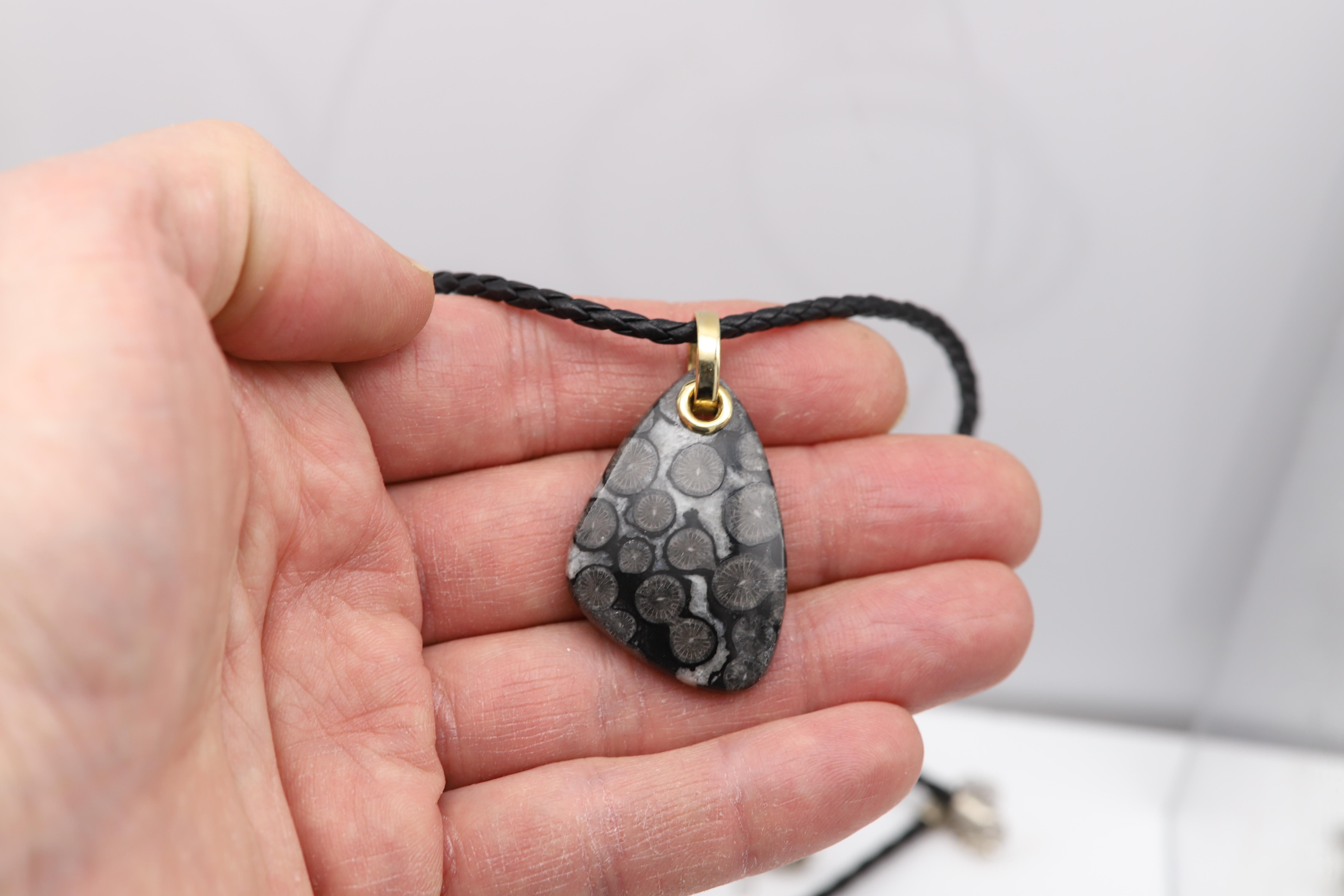 Black Fossil Coral stone Necklace Natural Stone Pendant 14 Karat Yellow Gold In New Condition For Sale In Brooklyn, NY