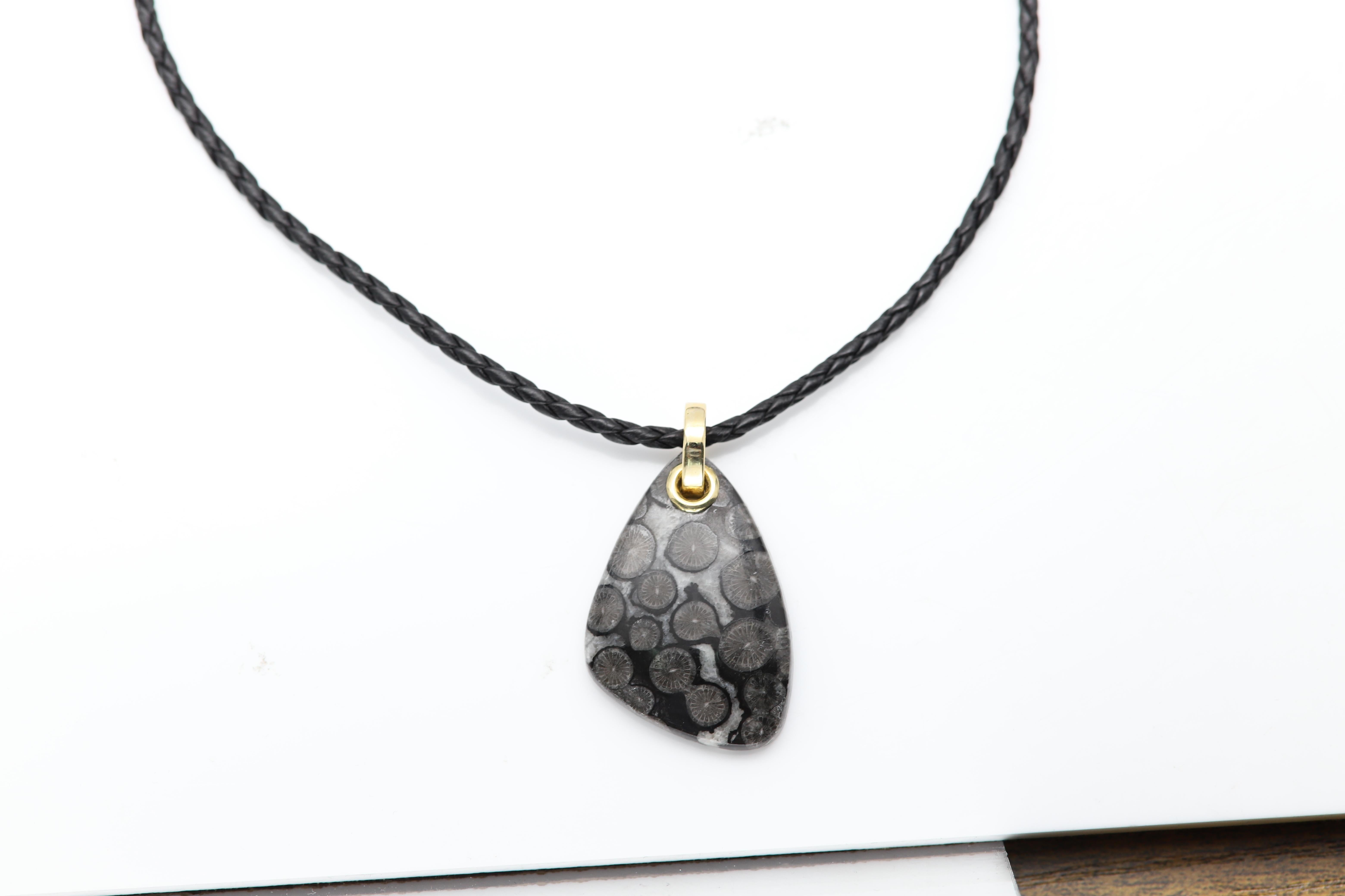 Black Fossil Coral stone Necklace Natural Stone Pendant 14 Karat Yellow Gold For Sale 1