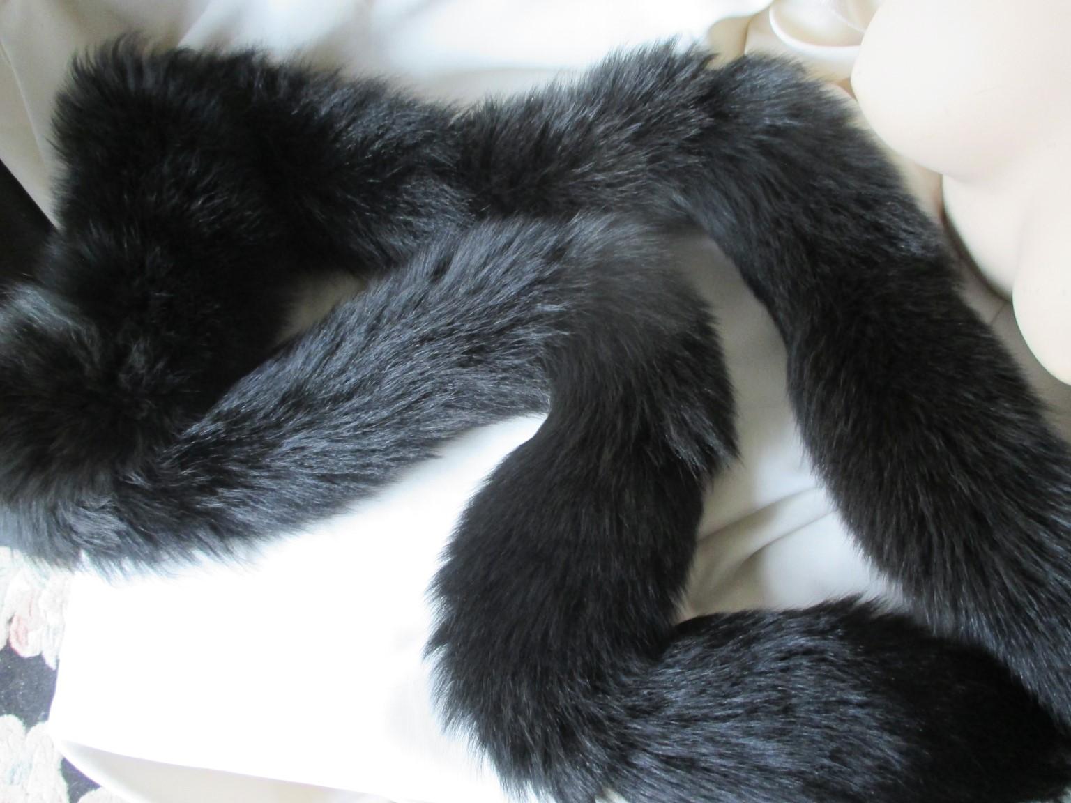  Black Fox Fur Stole  In Good Condition For Sale In Amsterdam, NL