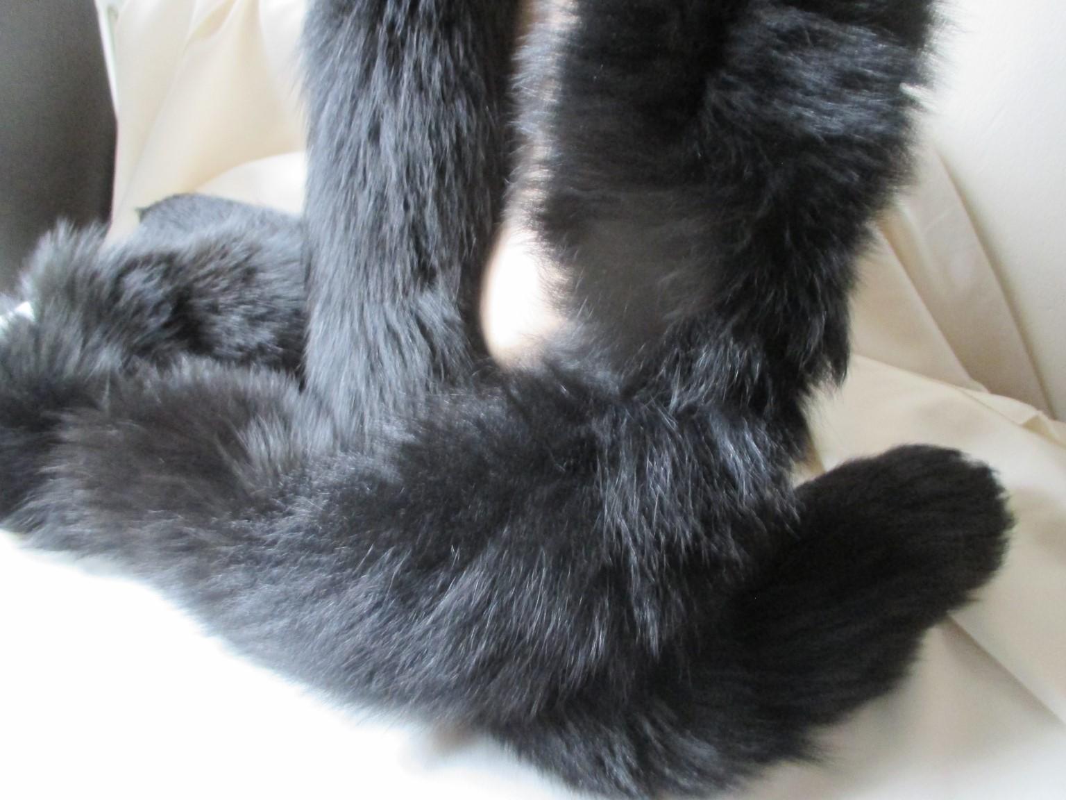 Women's or Men's Black Fox Fur Stole For Sale