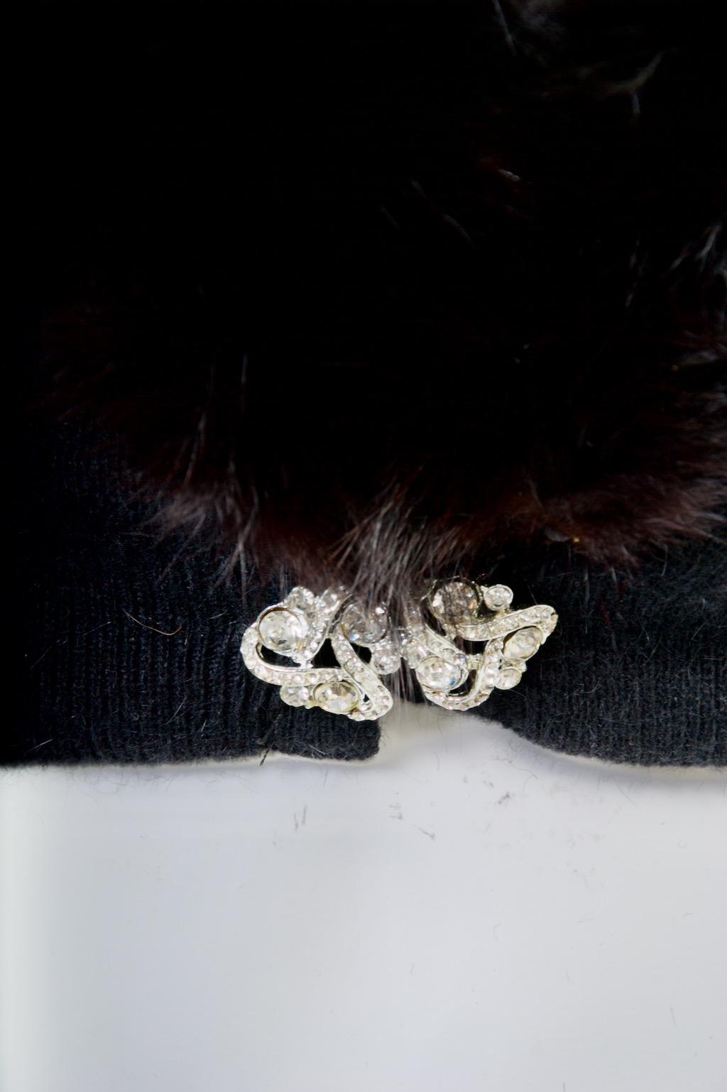 Schwarze Vintage-Strickjacke mit Fuchsband Damen im Angebot