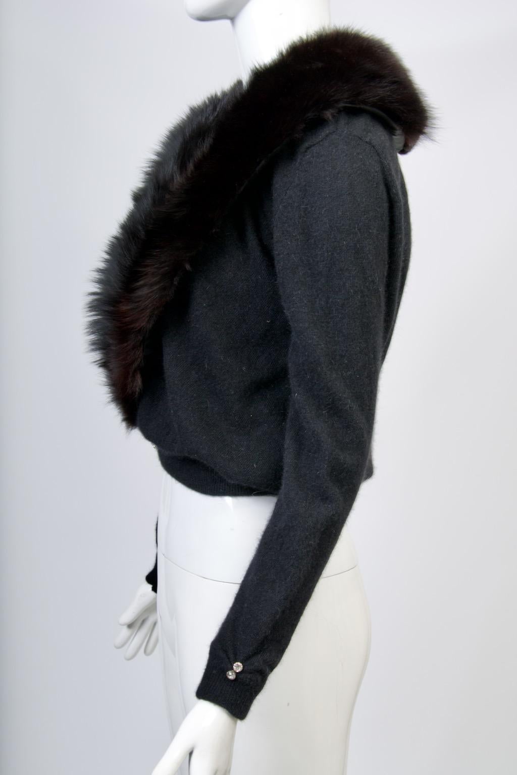 Schwarze Vintage-Strickjacke mit Fuchsband im Angebot 4