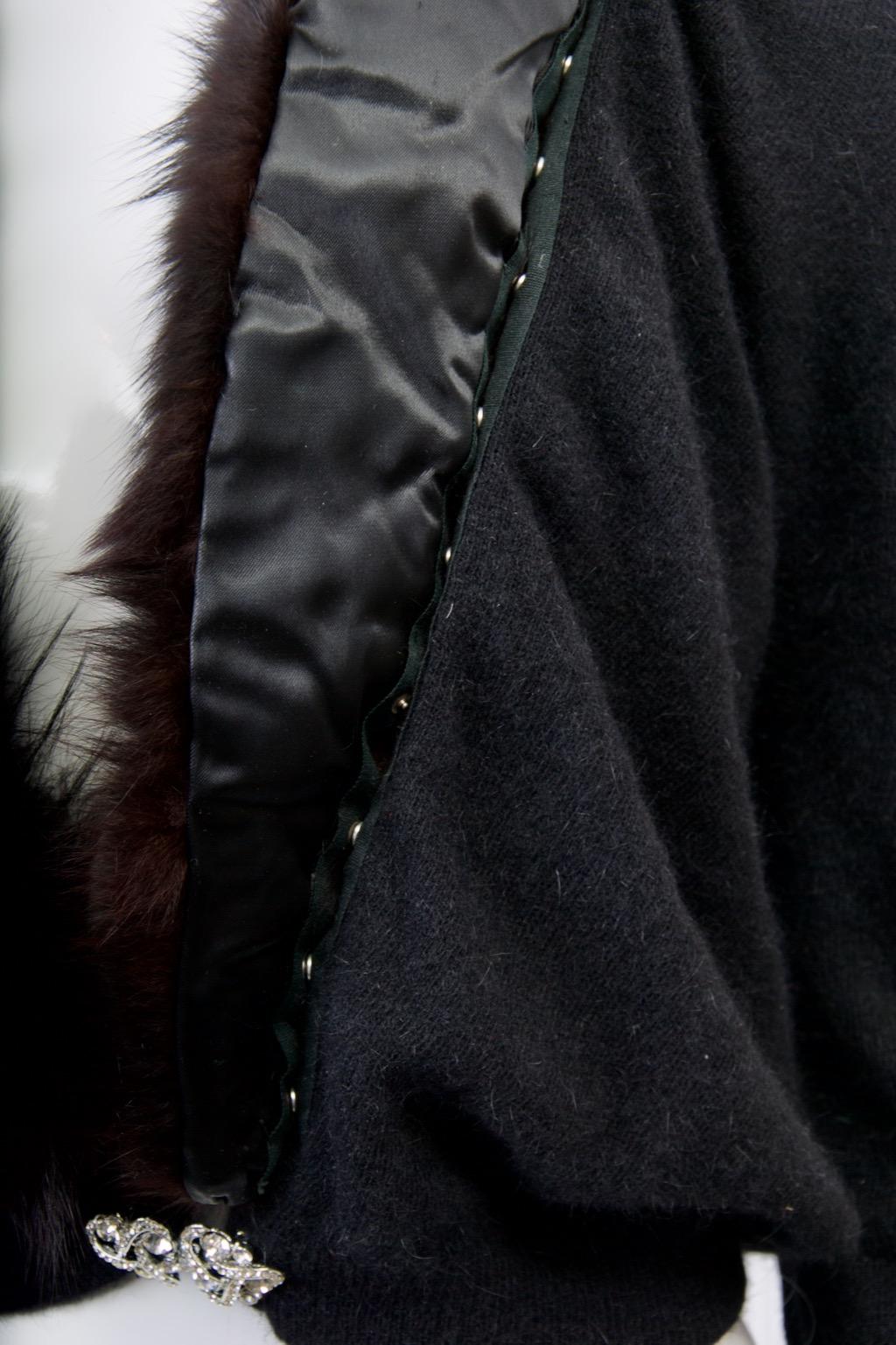 Schwarze Vintage-Strickjacke mit Fuchsband im Angebot 5