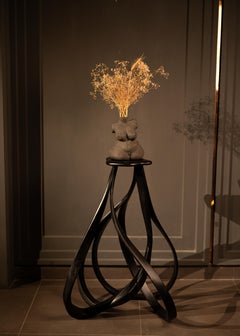 Foyer-Tisch Nr. 3 – Vrksa Serie – Sockeltisch in Schwarz von Raka Studio