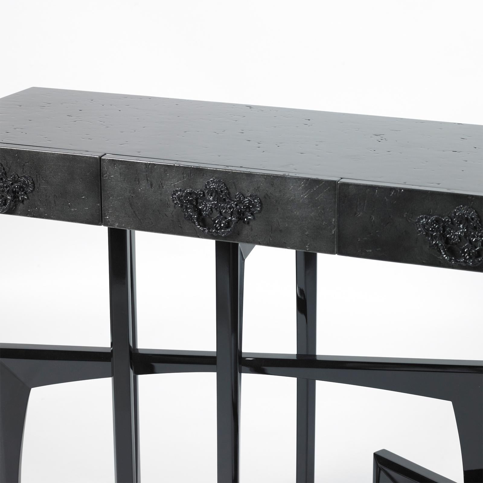 Consola de marco negro de caoba maciza lacada en negro Ennegrecido en venta