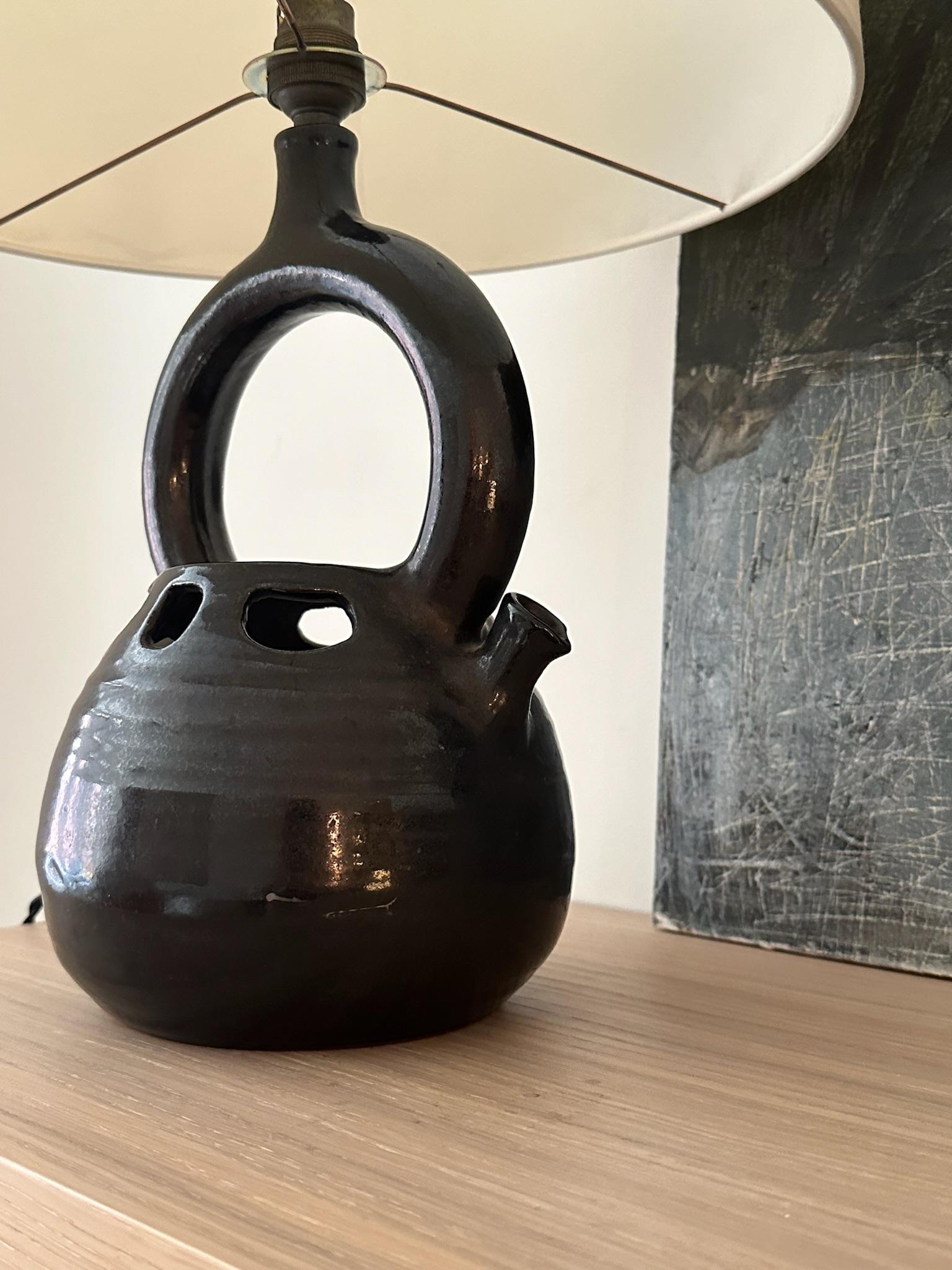 Lámpara de mesa de cerámica francesa negra en Bueno estado para la venta en New York, NY