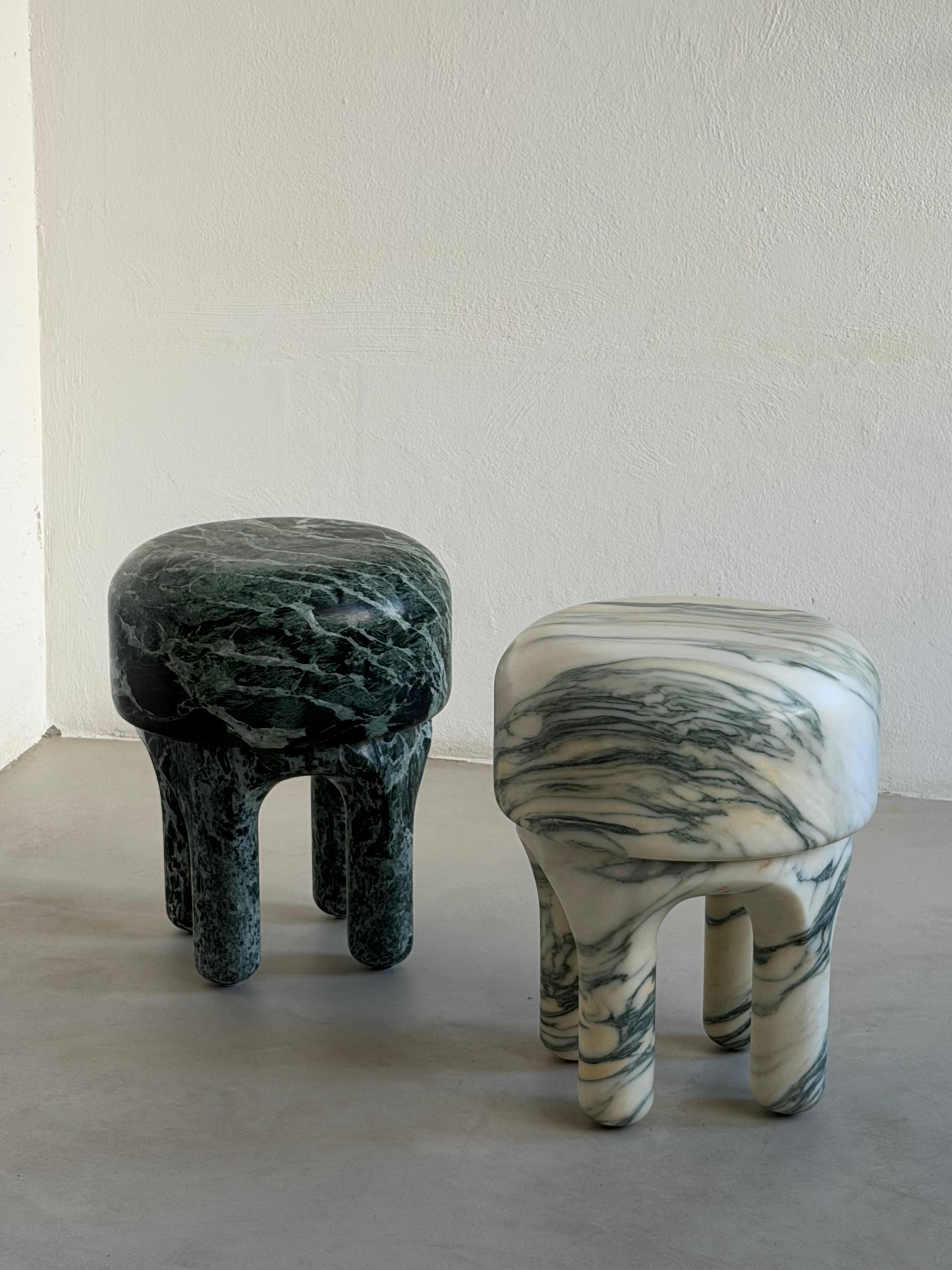 Black Friday, Skulpturaler Marmorhocker Set Medusa aus grünen italienischen Steinen im Angebot 4