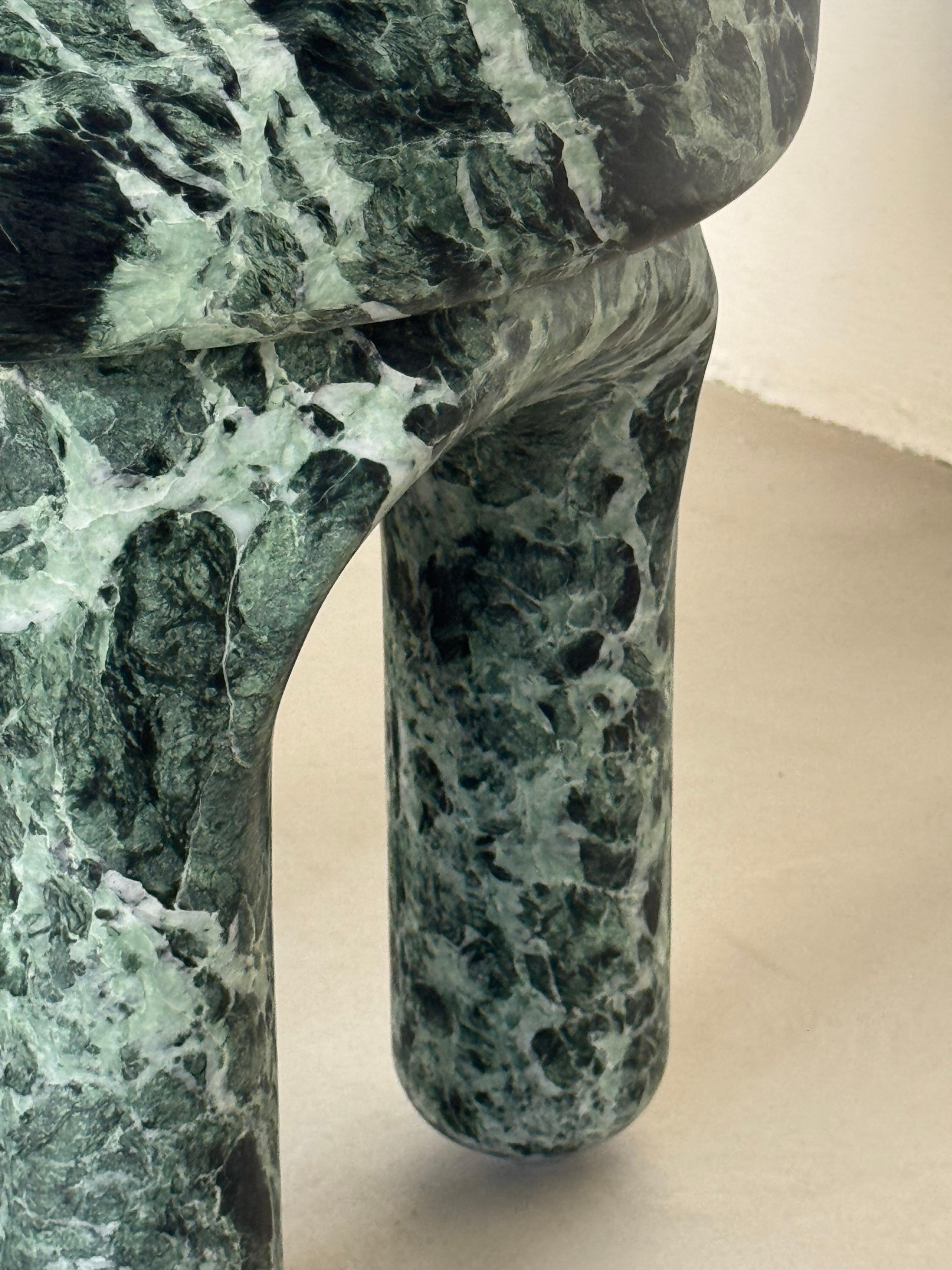 Black Friday, Skulpturaler Marmorhocker Set Medusa aus grünen italienischen Steinen im Angebot 5