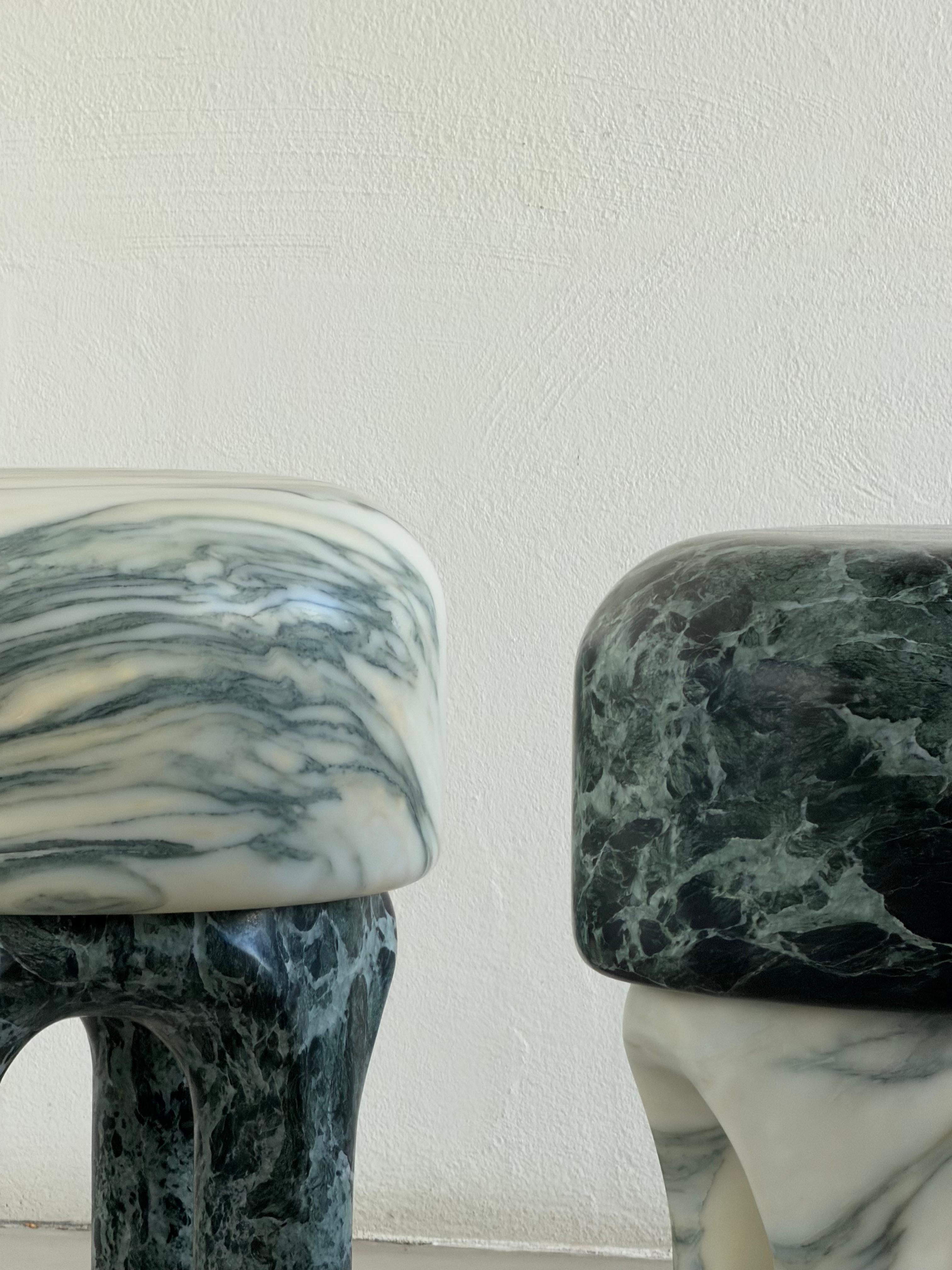 Black Friday, Skulpturaler Marmorhocker Set Medusa aus grünen italienischen Steinen im Angebot 7