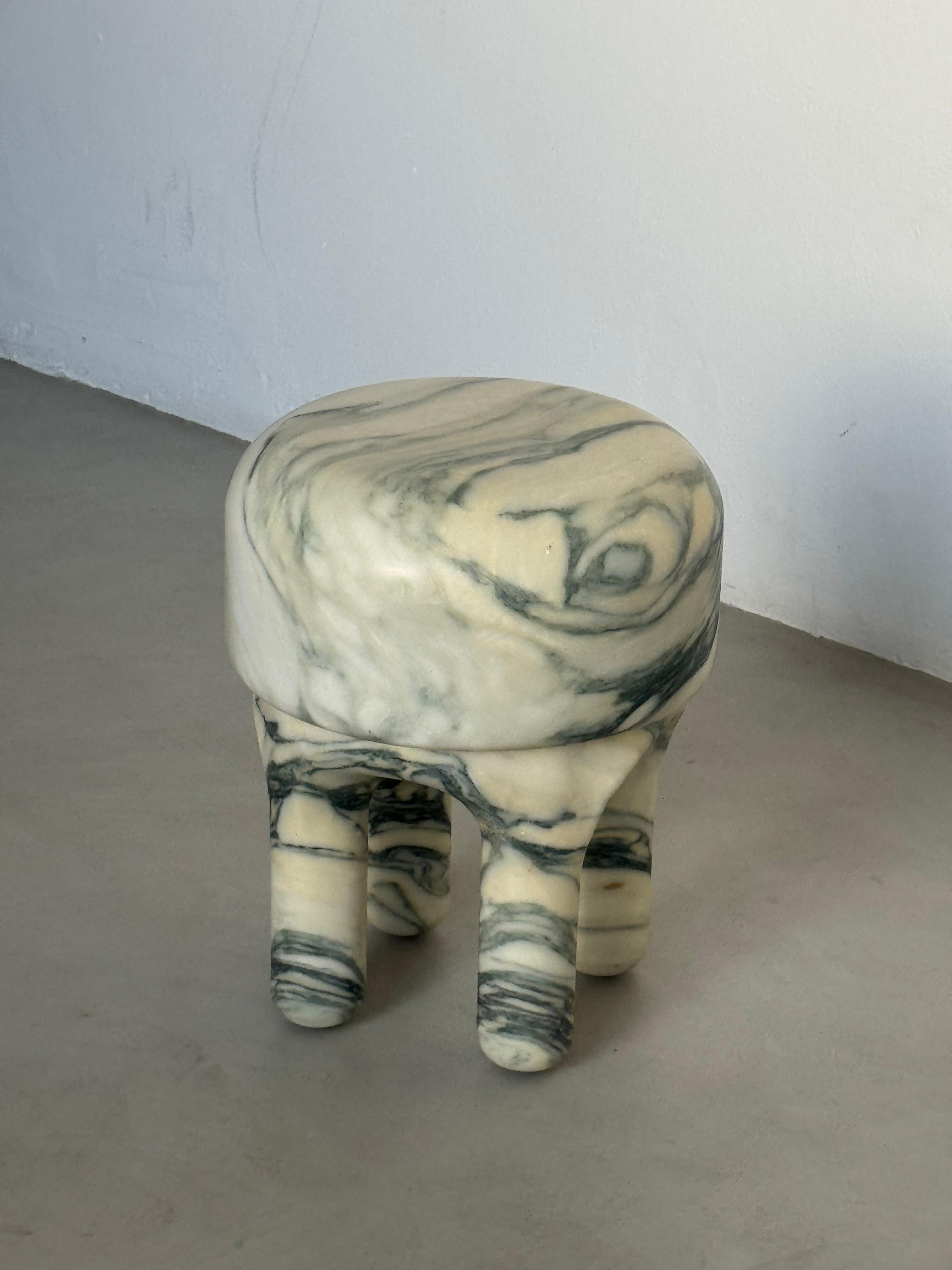 Black Friday, Skulpturaler Marmorhocker Set Medusa aus grünen italienischen Steinen (21. Jahrhundert und zeitgenössisch) im Angebot