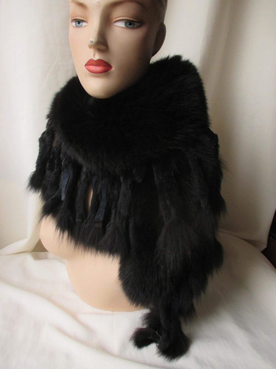 Women's or Men's Black Fringed Fox Fur Stole Collar For Sale