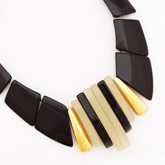 Collier ras du cou fantaisie en lucite noire et dépolie par Park Lane, années 1980