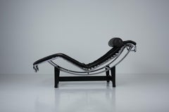 Chaise Longue LC4 de piel negra de Le Corbusier y Pierre Jeanneret para Cassina