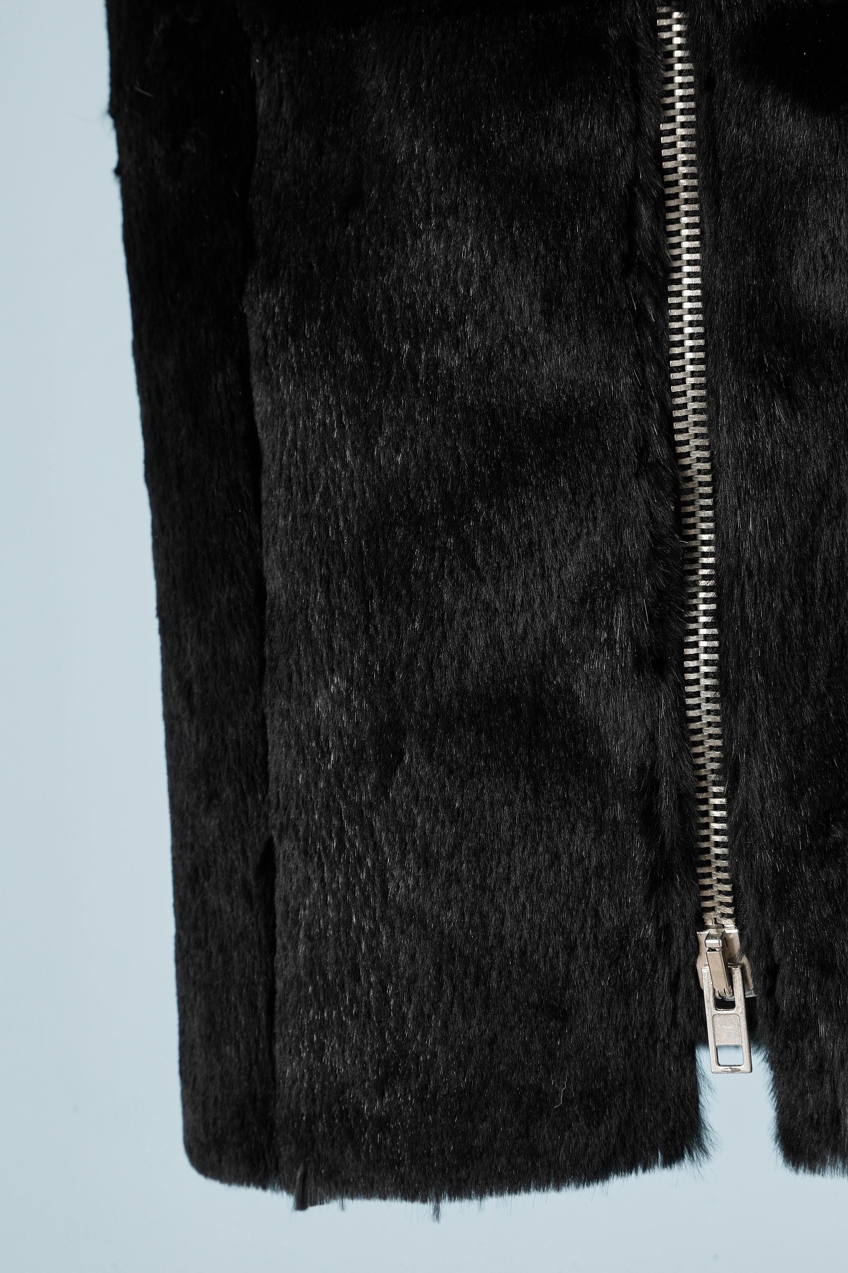 Black furs skirt with zip in the middle front Peachoo + Krejberg In Excellent Condition For Sale In Saint-Ouen-Sur-Seine, FR