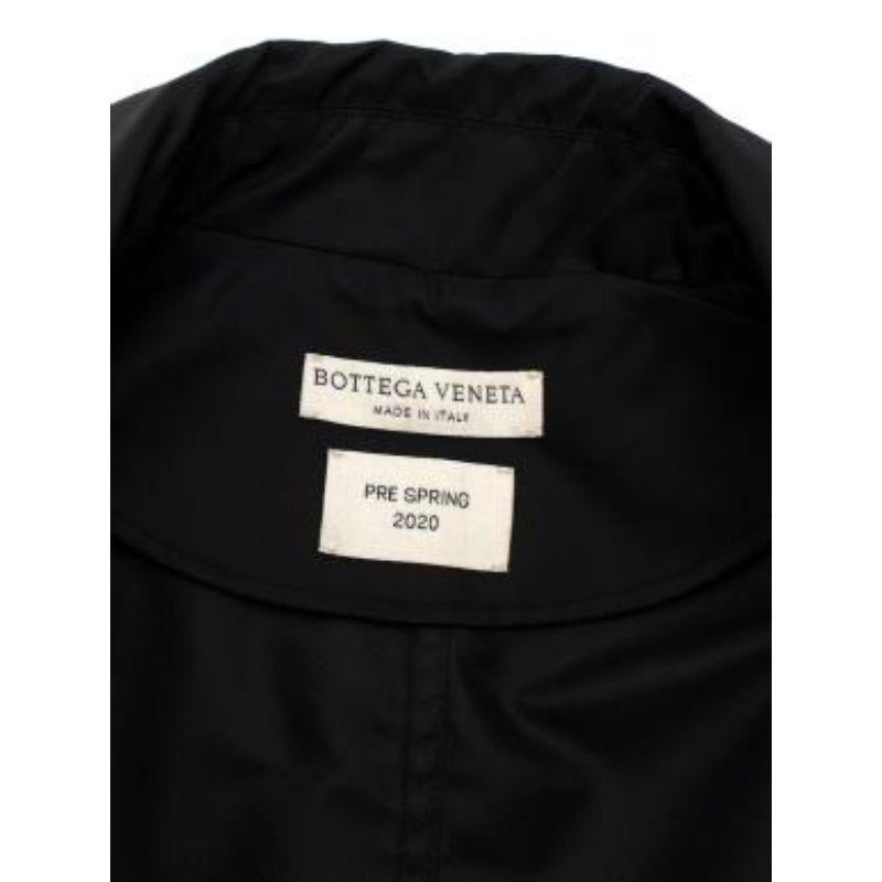 Black gabardine short trench coat For Sale 4