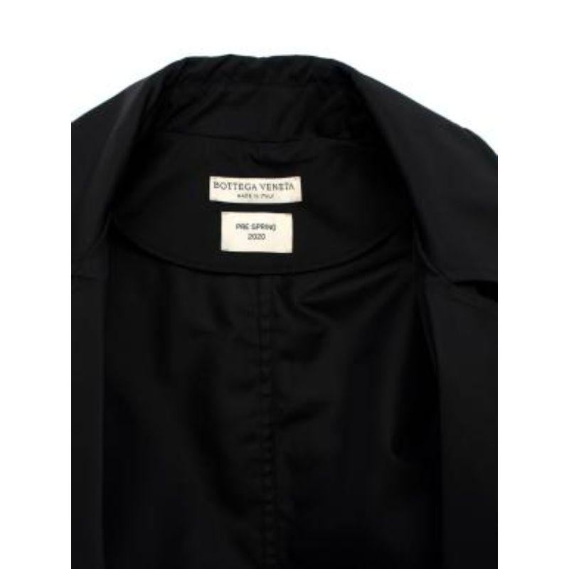 Black gabardine short trench coat For Sale 3