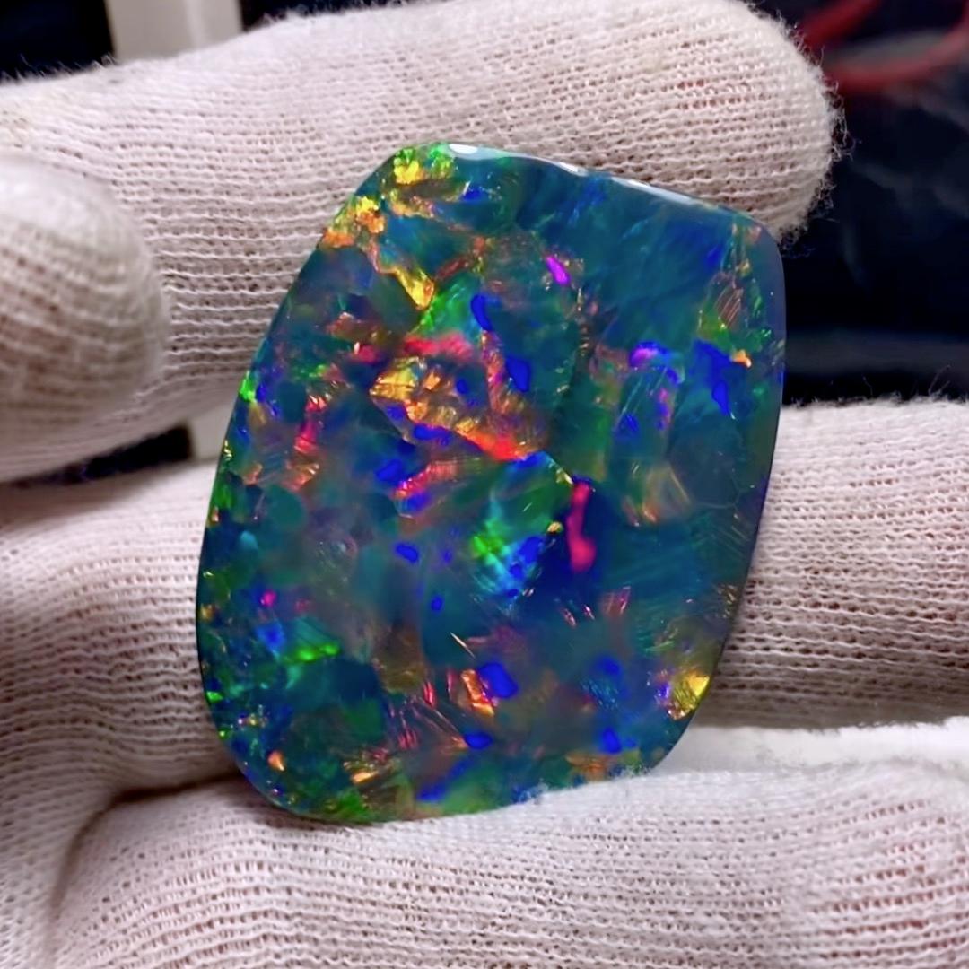 Taille cabochon « Black Galaxy », opale noire australienne massive non traitée de 99,60 carats en vente