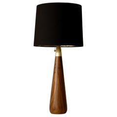 Skulpturale schwarze Galaxy-Tischlampe aus Messing und Parota-Holz von Isabel Moncada