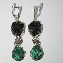 Orecchini di granato nero con malachite chatoyant