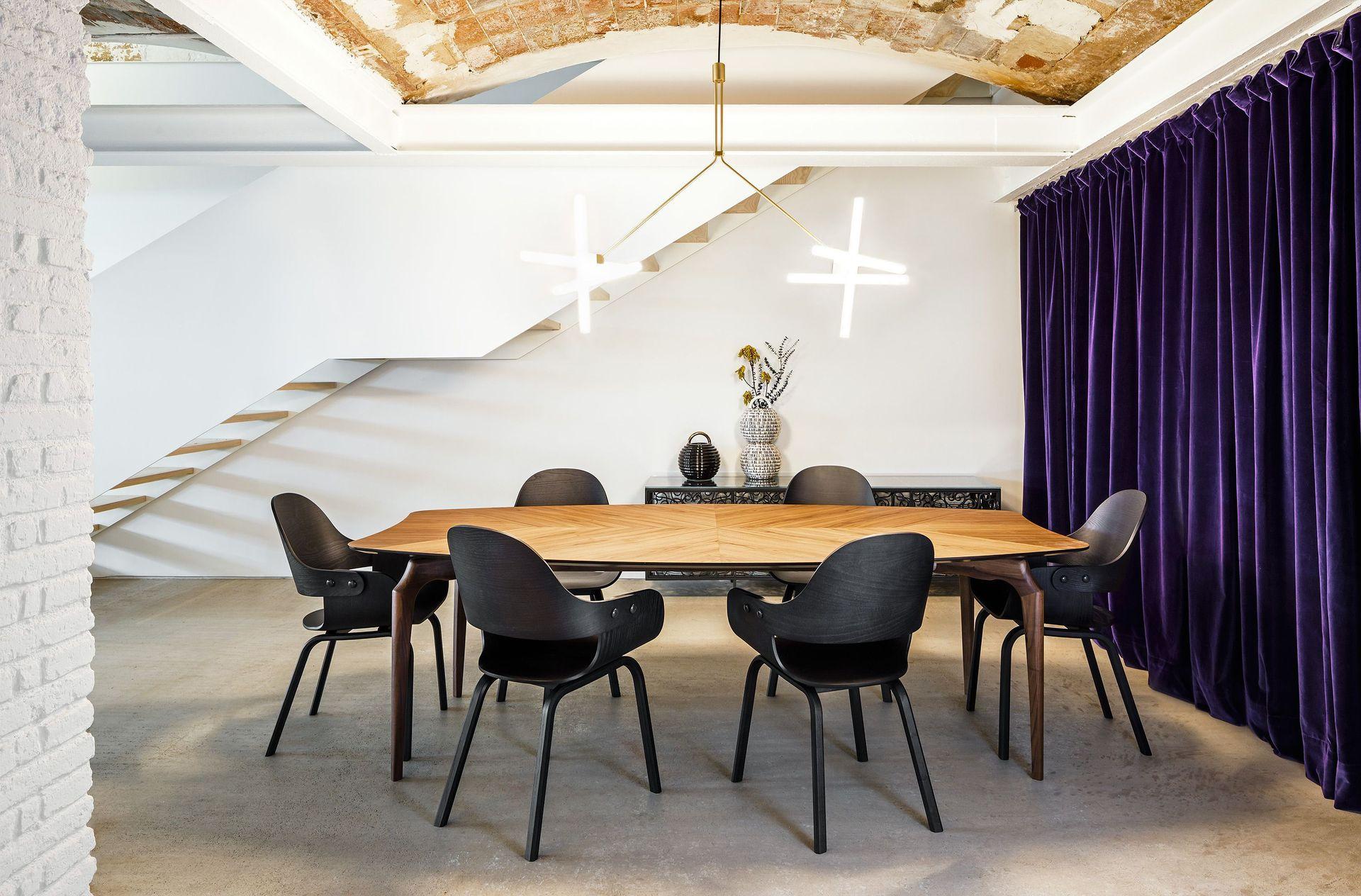 Mesa Gaulino Negro by Oscar Tusquets Siglo XXI y contemporáneo en venta